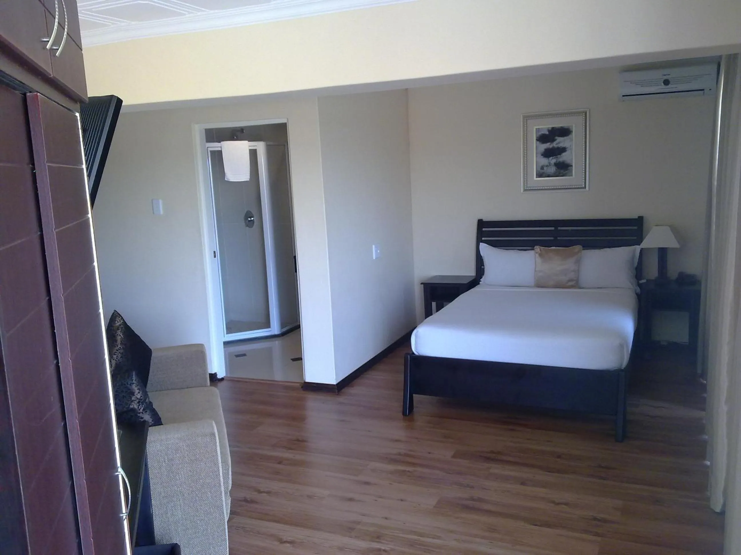 Photo of the whole room, Bed in Regal Inn Ballito