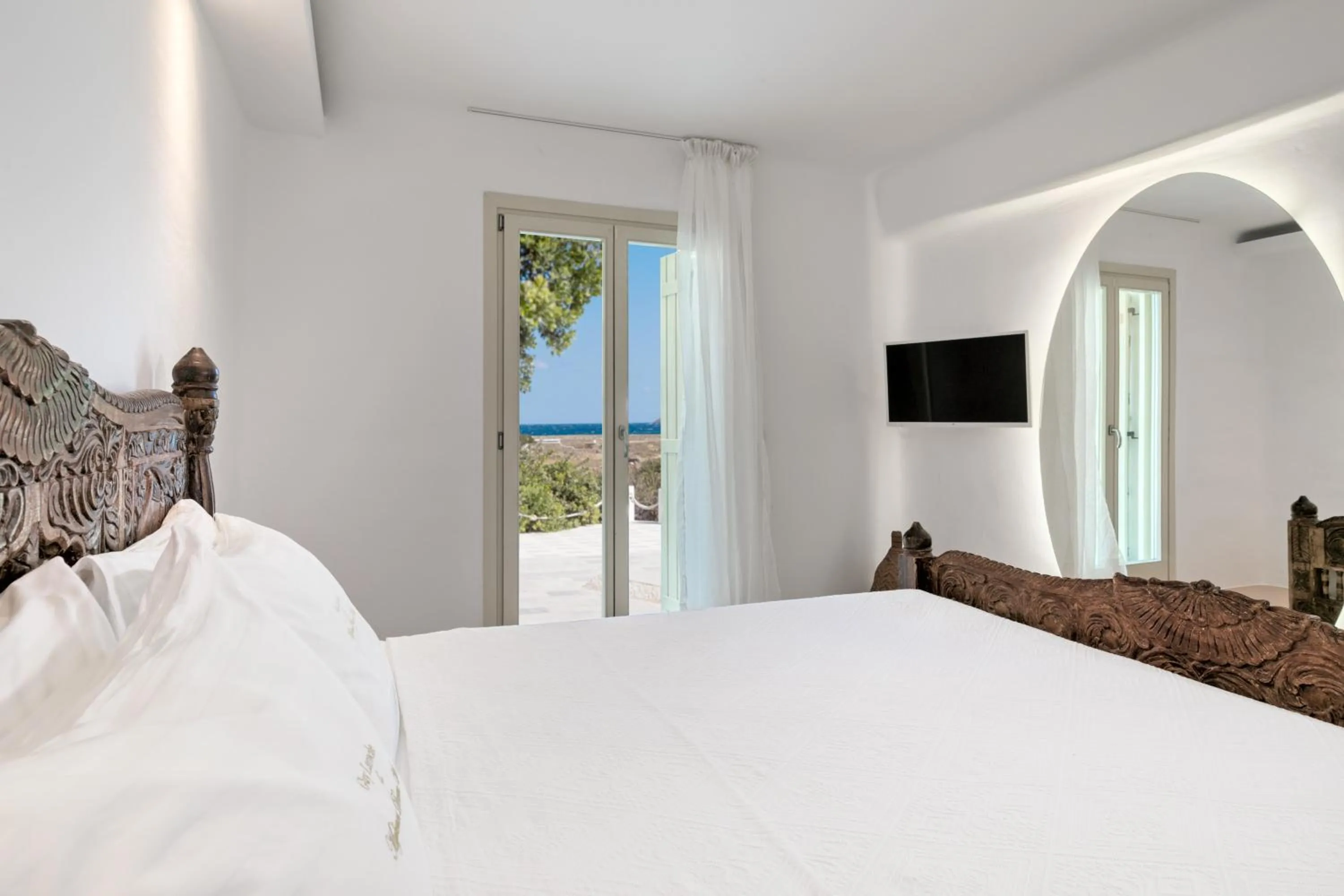 Bed in Mykonos Dream Villas