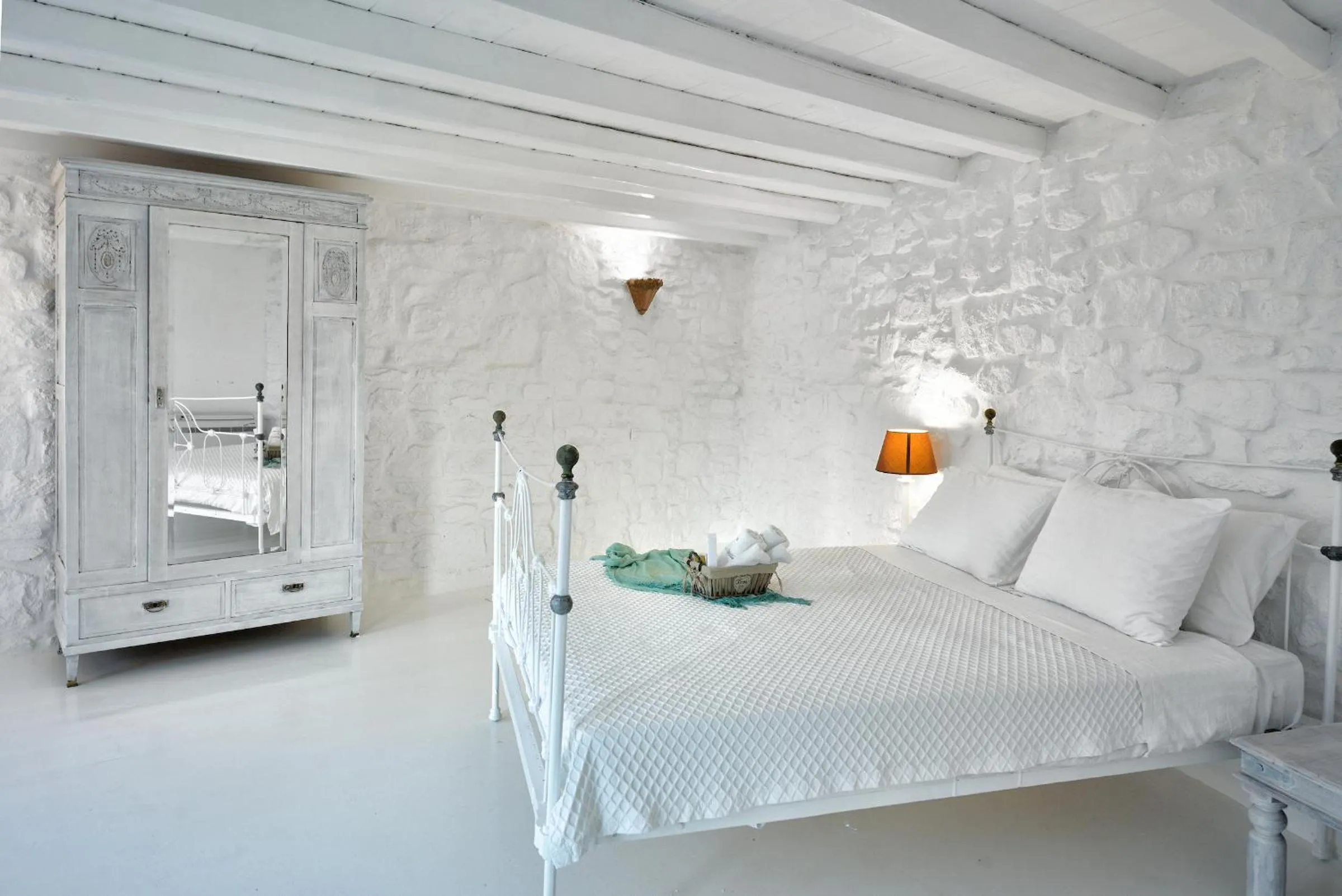 Bed in Mykonos Dream Villas
