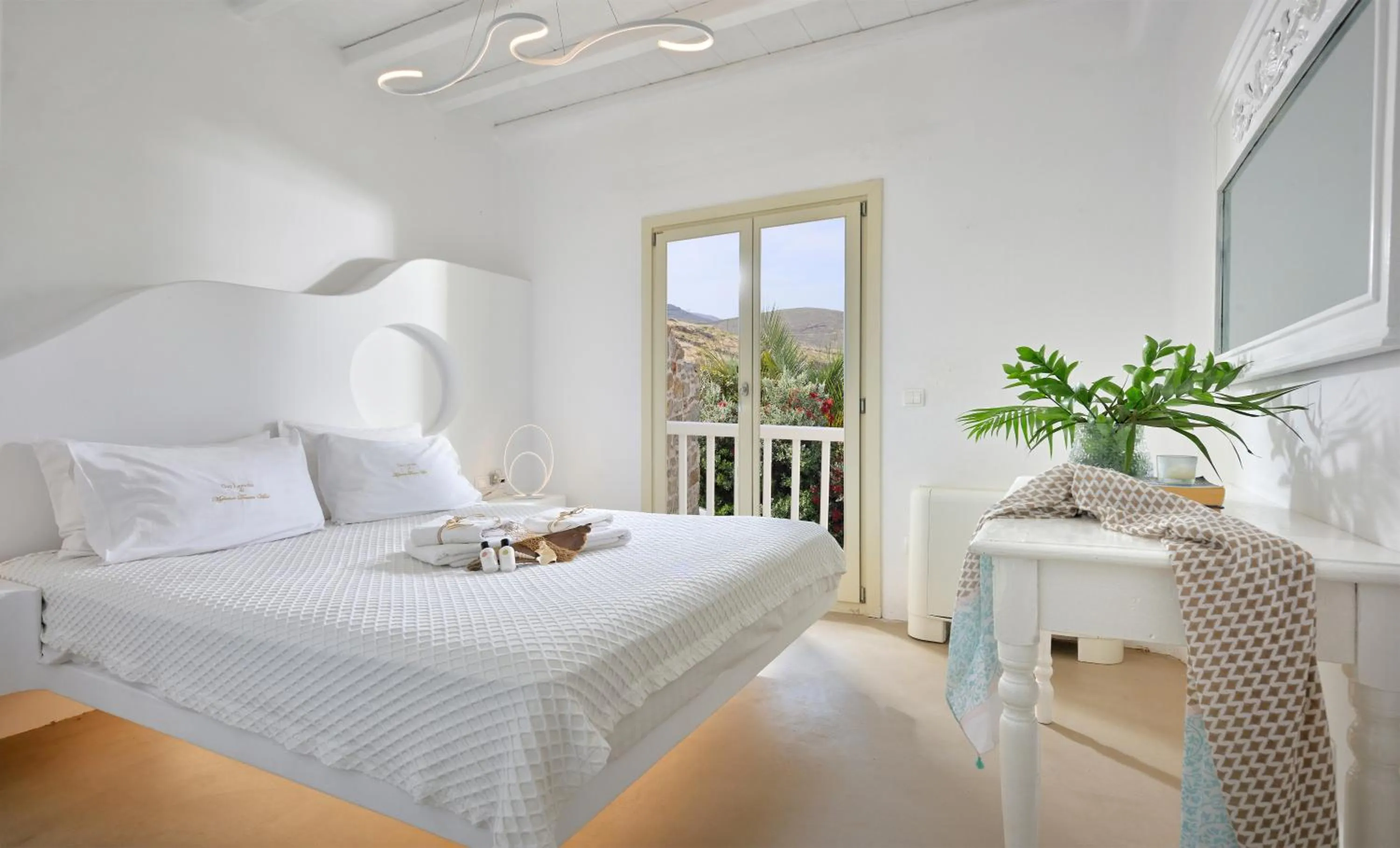 Bed in Mykonos Dream Villas