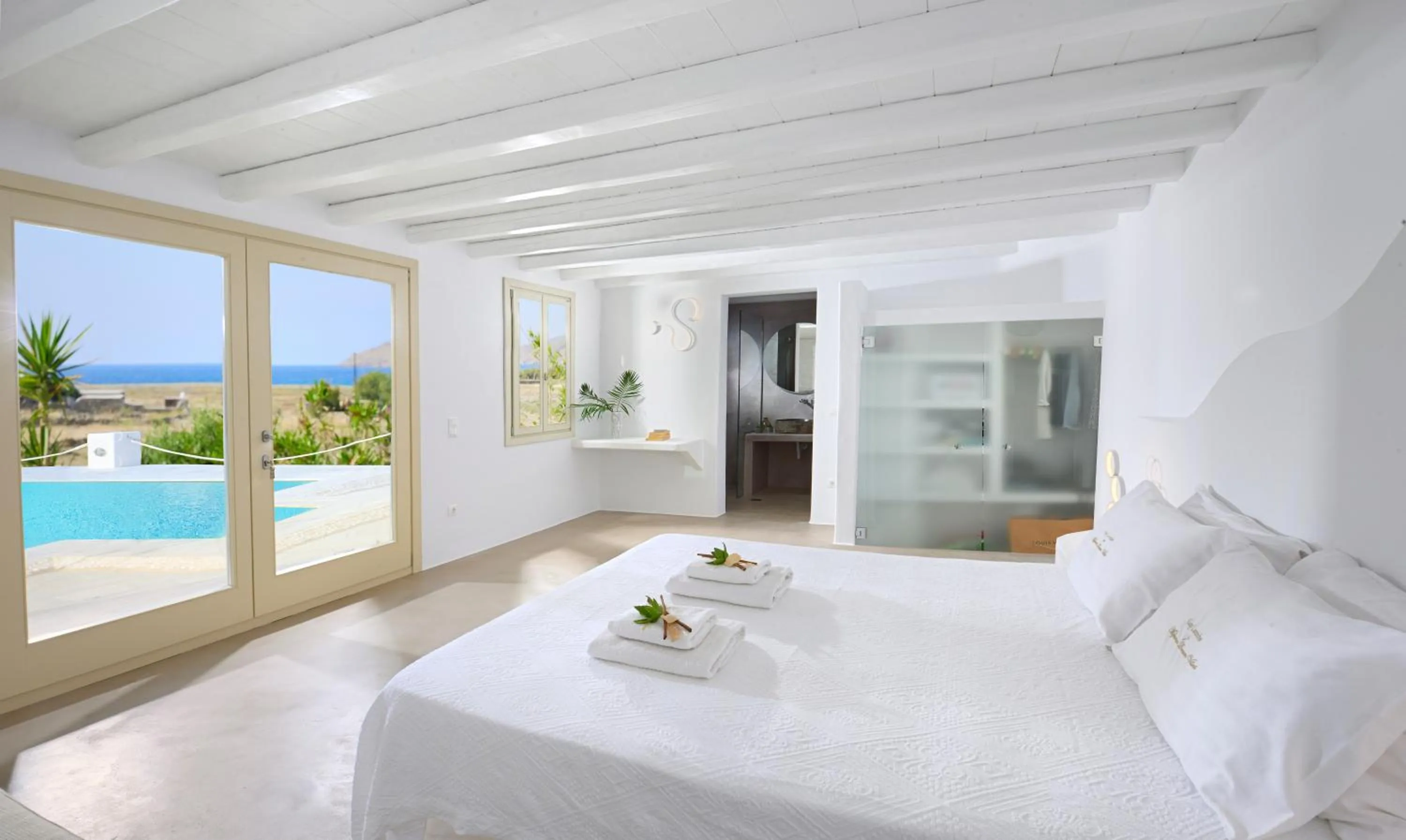 Bed in Mykonos Dream Villas
