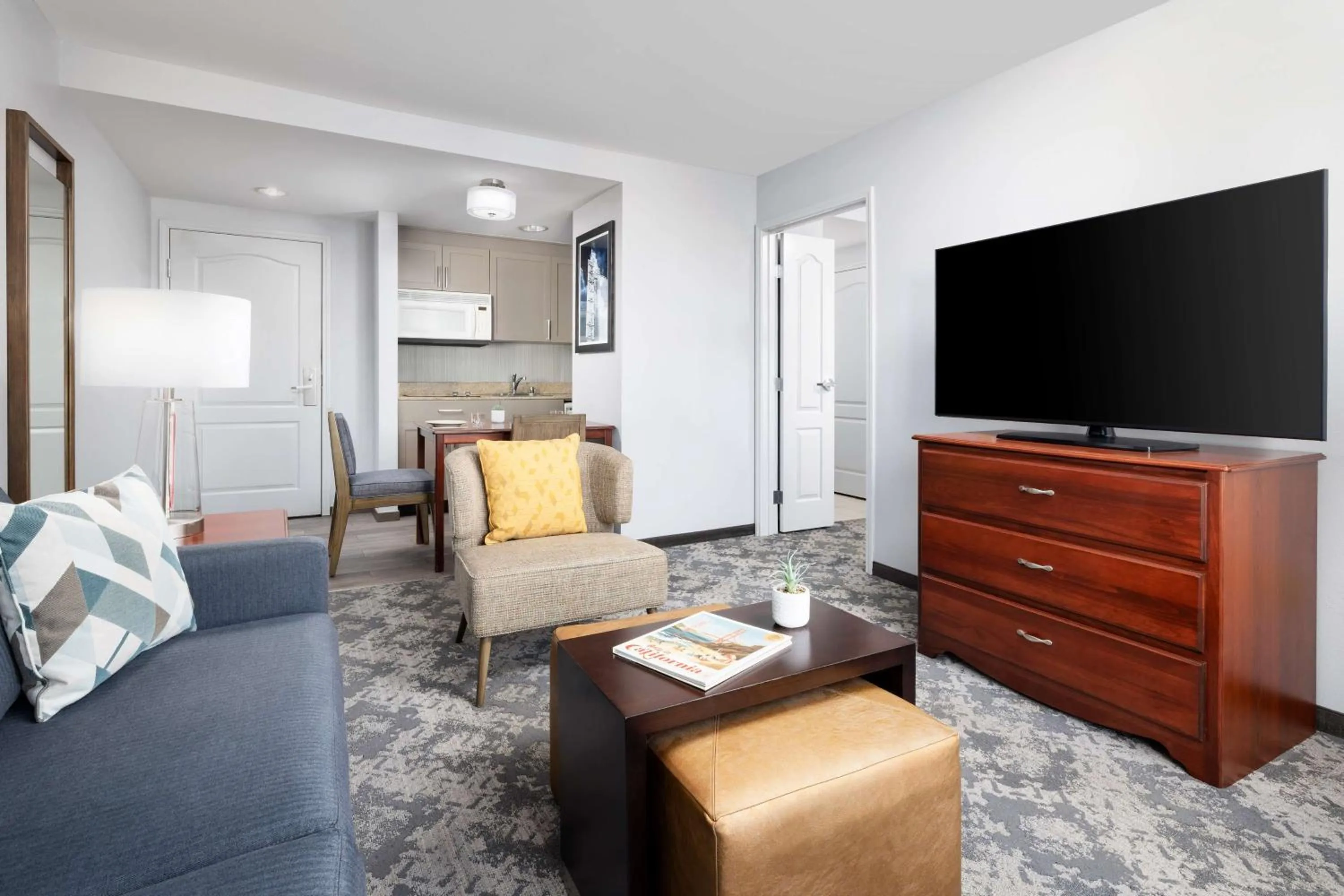 Kitchen or kitchenette in Homewood Suites by Hilton Sacramento/Roseville