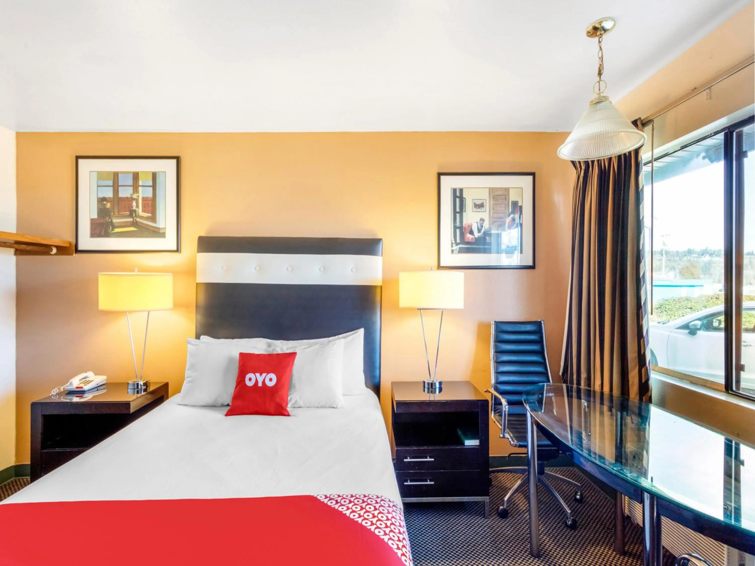 Bedroom, Bed in Arlington Motor Inn