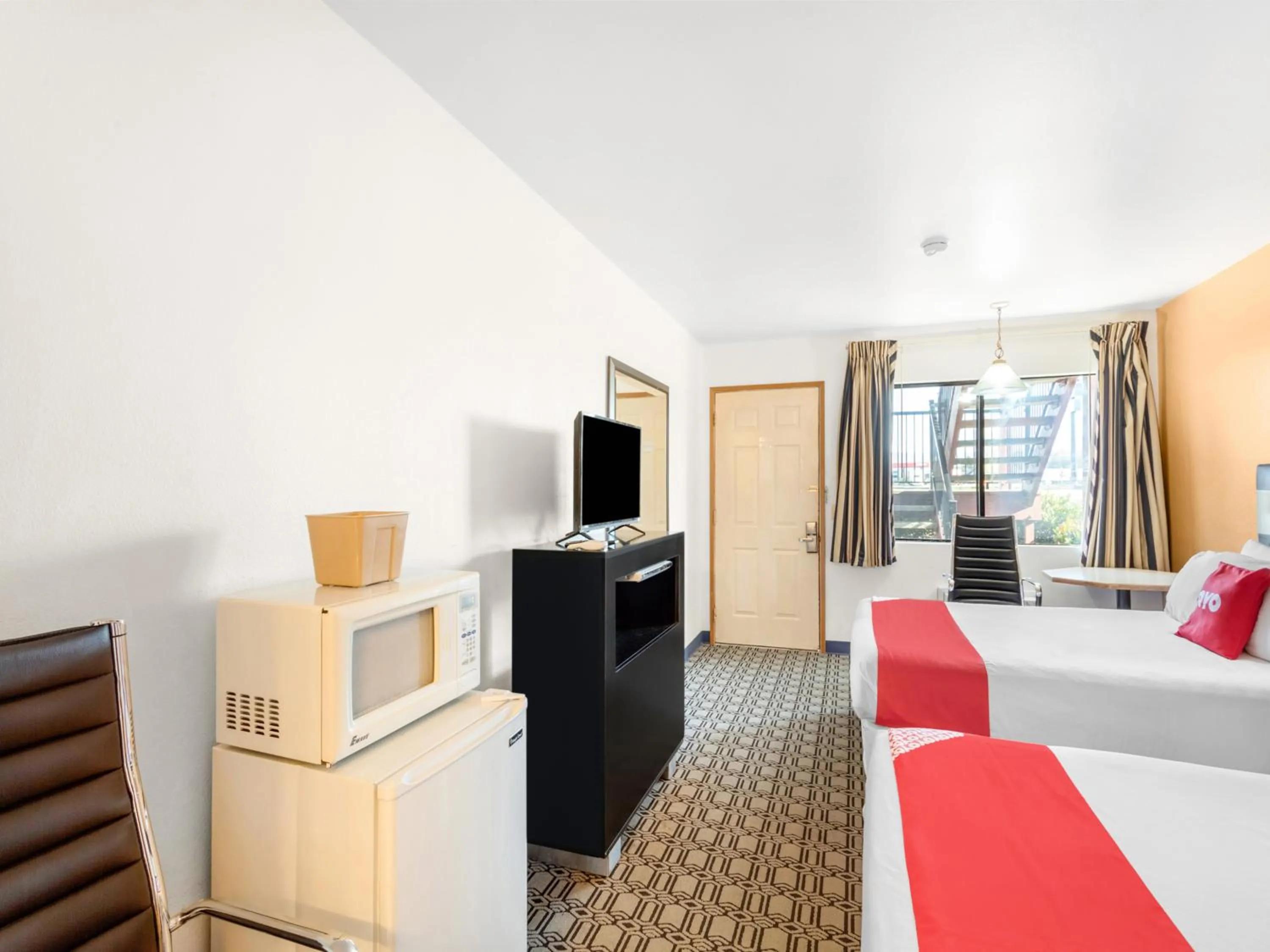 TV and multimedia, Bed in Arlington Motor Inn