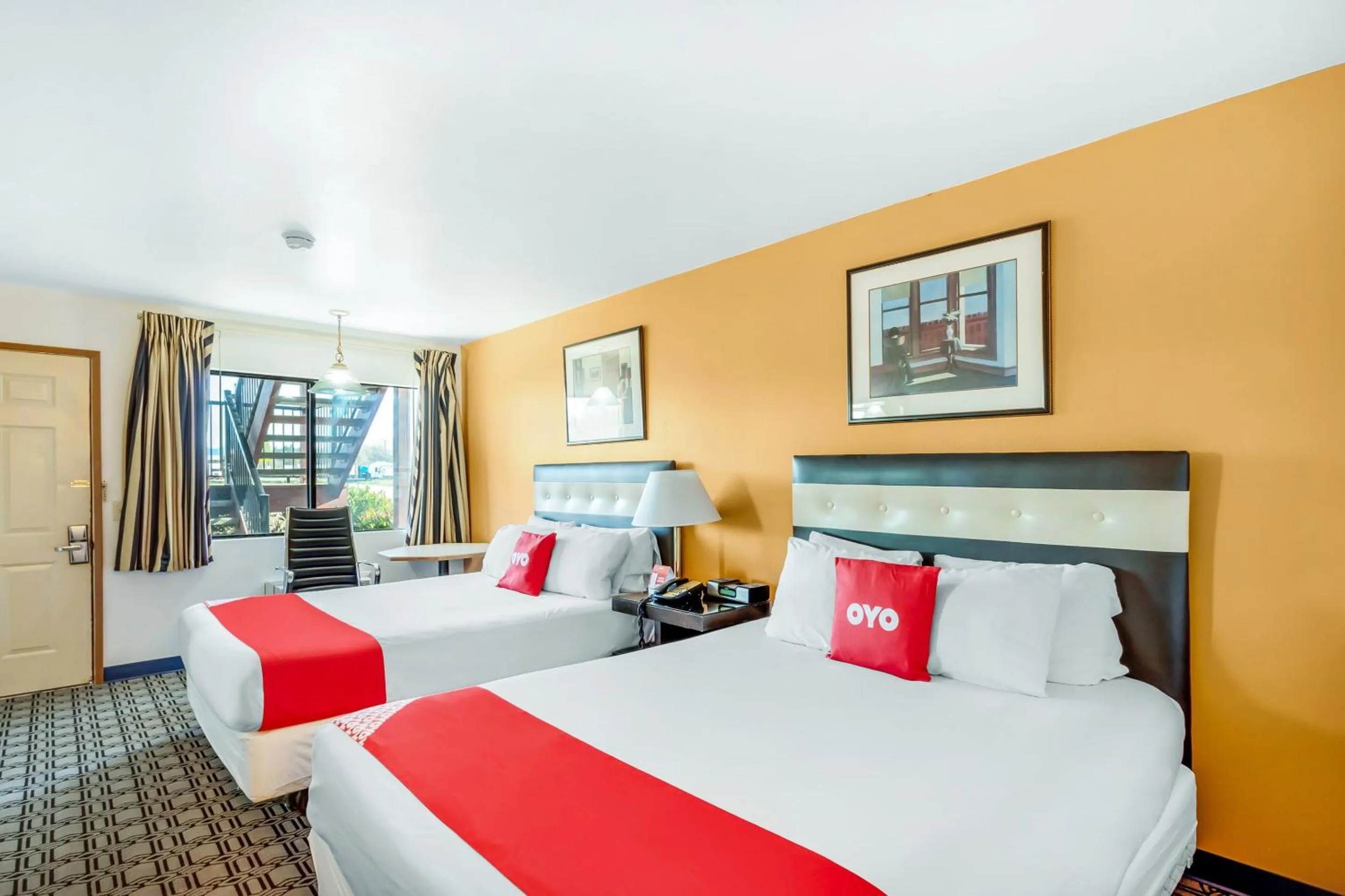 Bedroom, Bed in Arlington Motor Inn