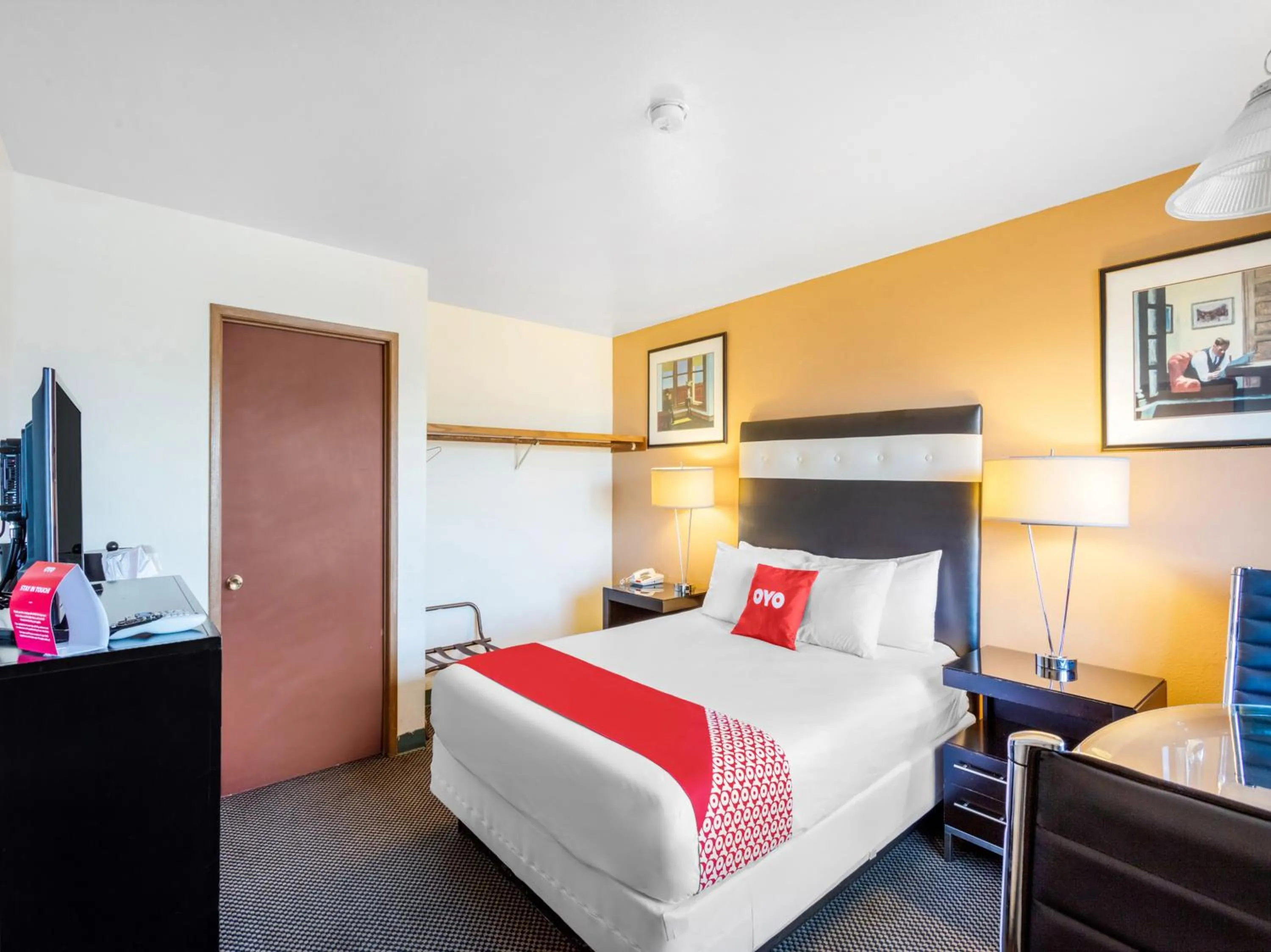 Bedroom, Bed in Arlington Motor Inn