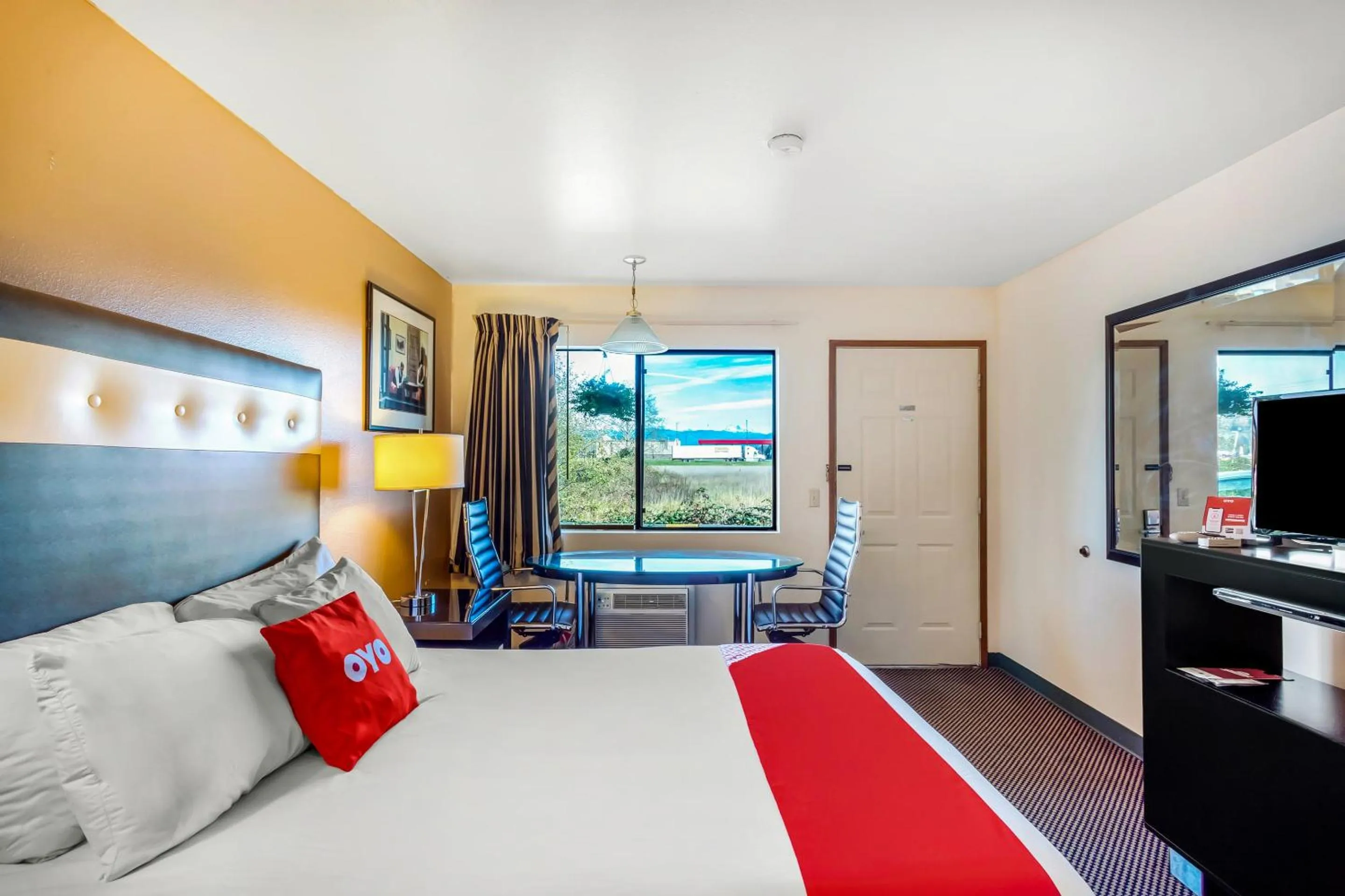 Bedroom, Bed in Arlington Motor Inn