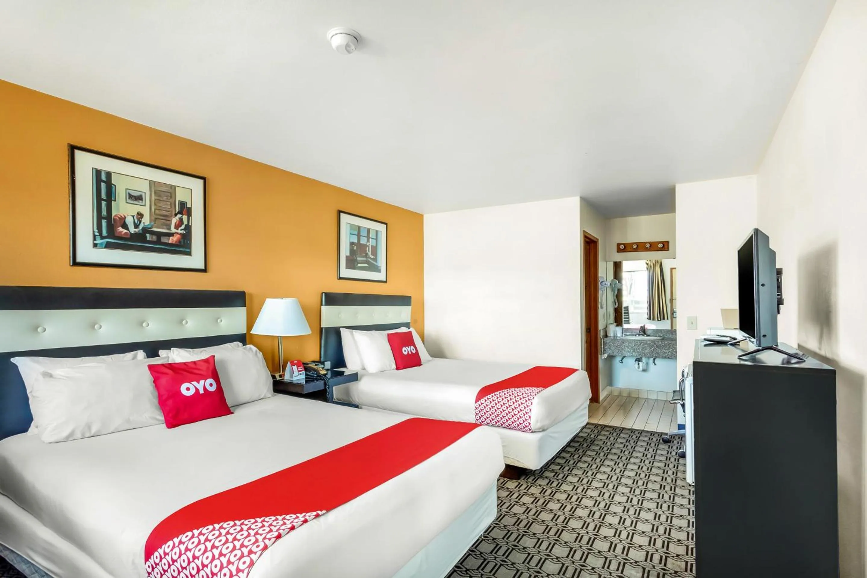 Bedroom, Bed in Arlington Motor Inn