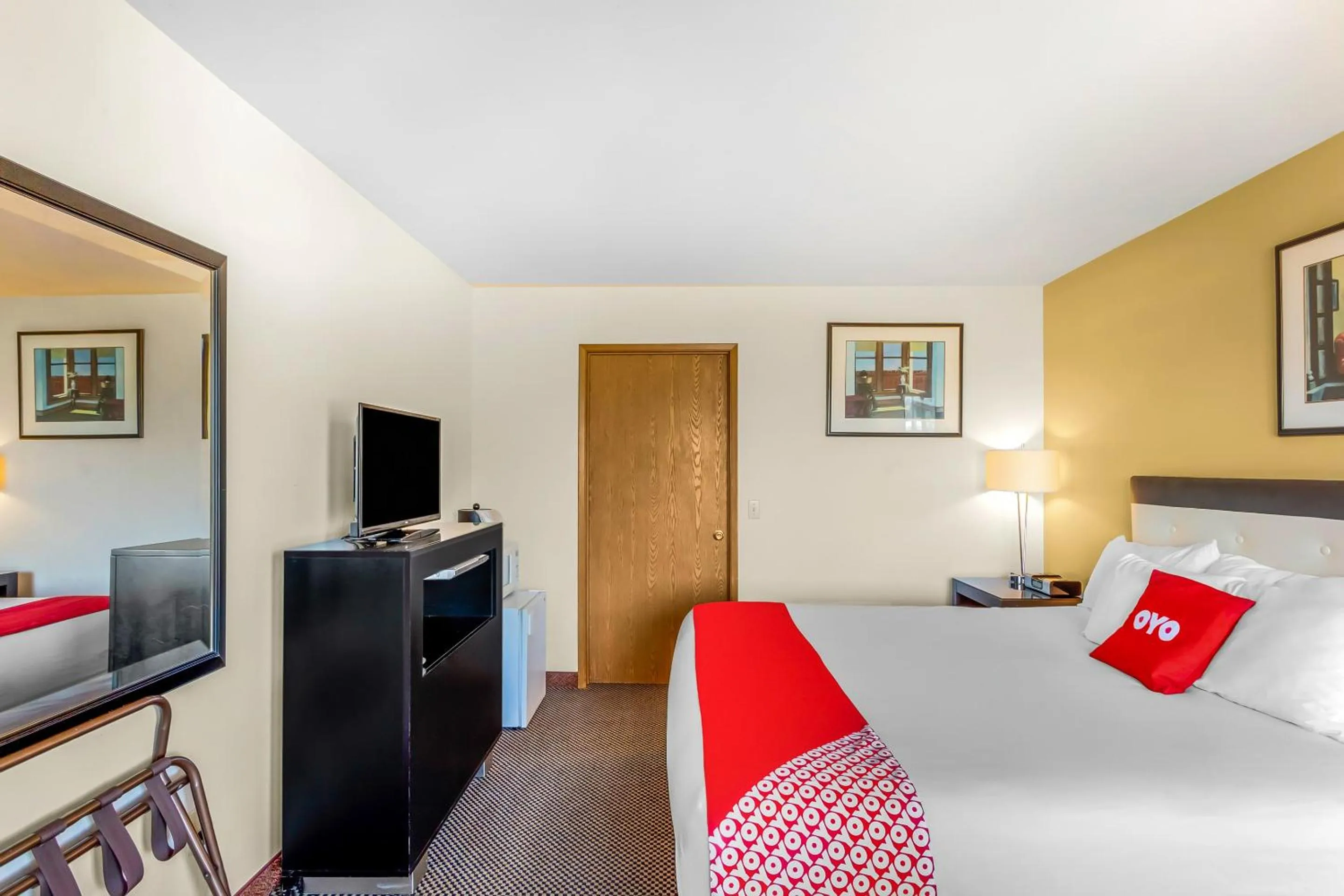 Bedroom, Bed in Arlington Motor Inn