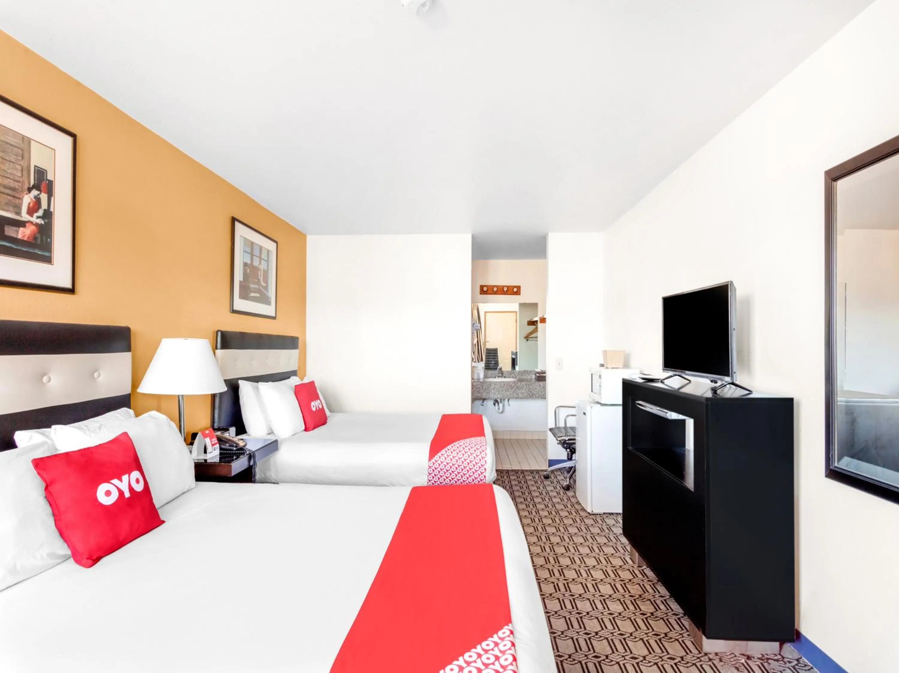 Bedroom, Bed in Arlington Motor Inn