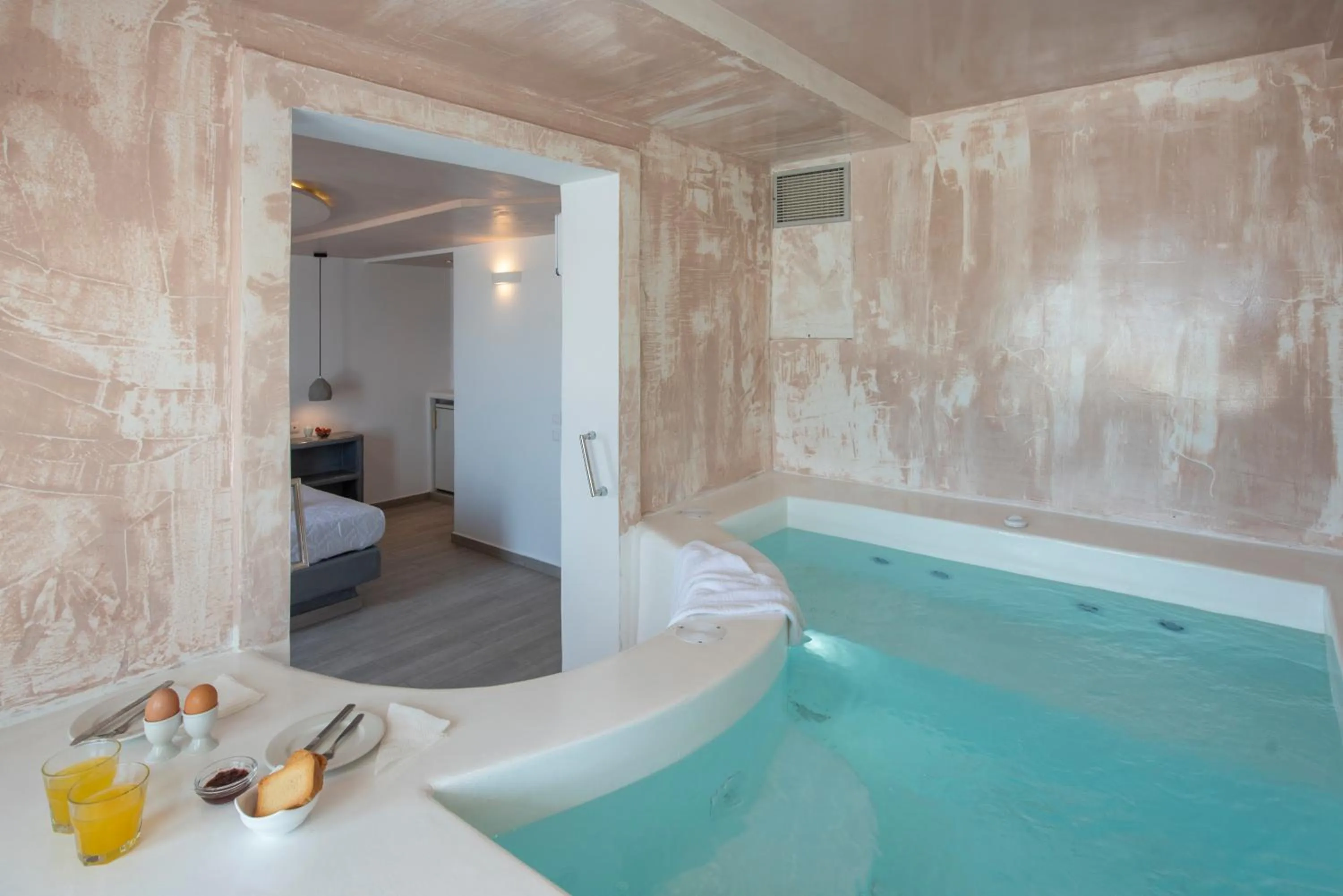 Hot Tub in Villa Galinia