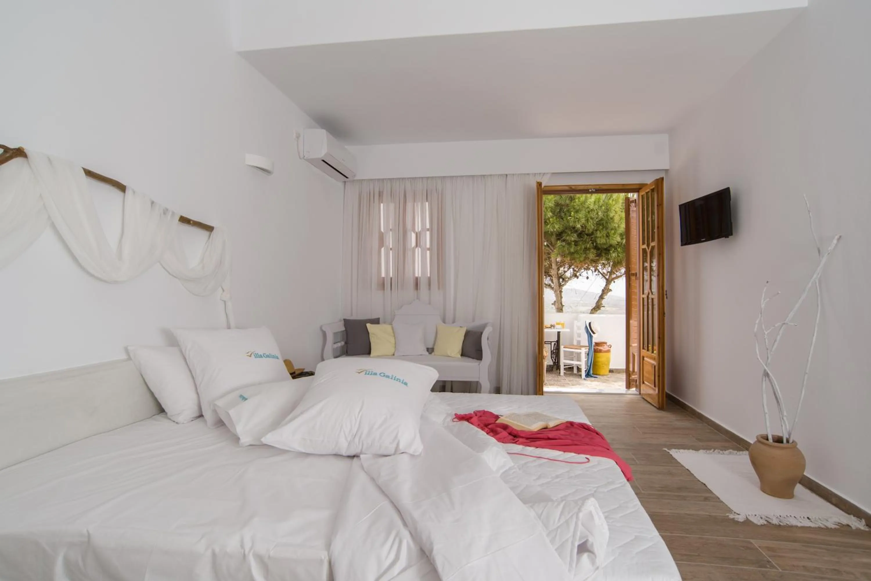 Day, Bed in Villa Galinia