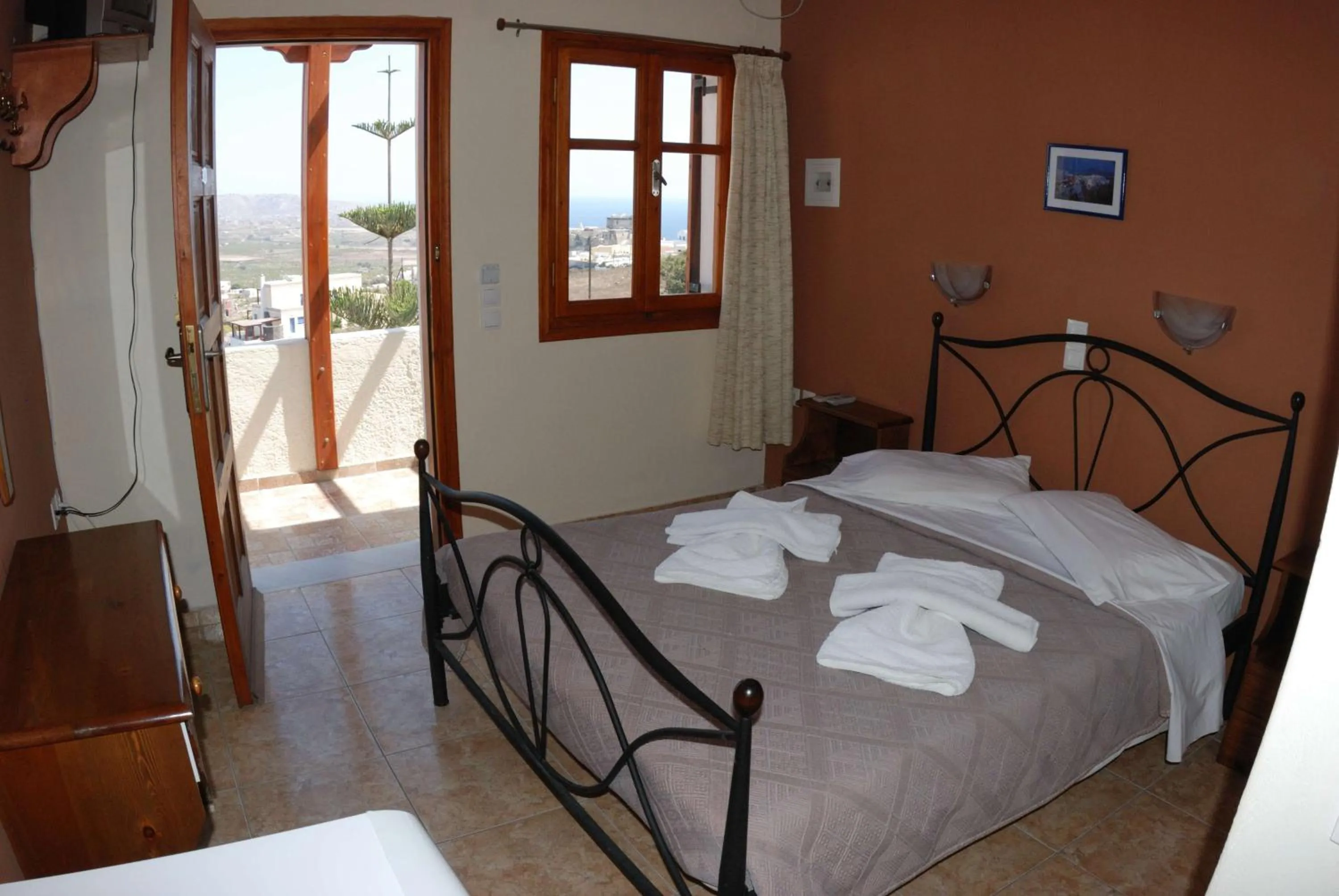 Photo of the whole room, Bed in Villa Galinia