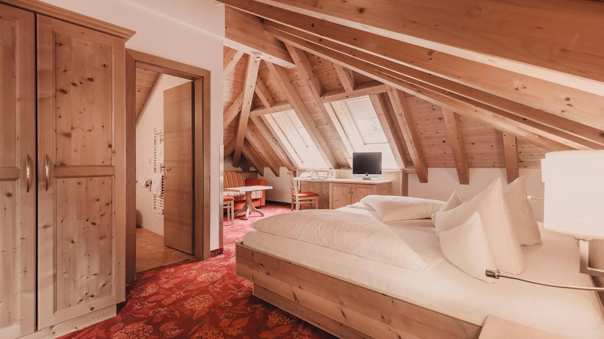 Photo of the whole room, Bed in Hotel Auhof Kappl