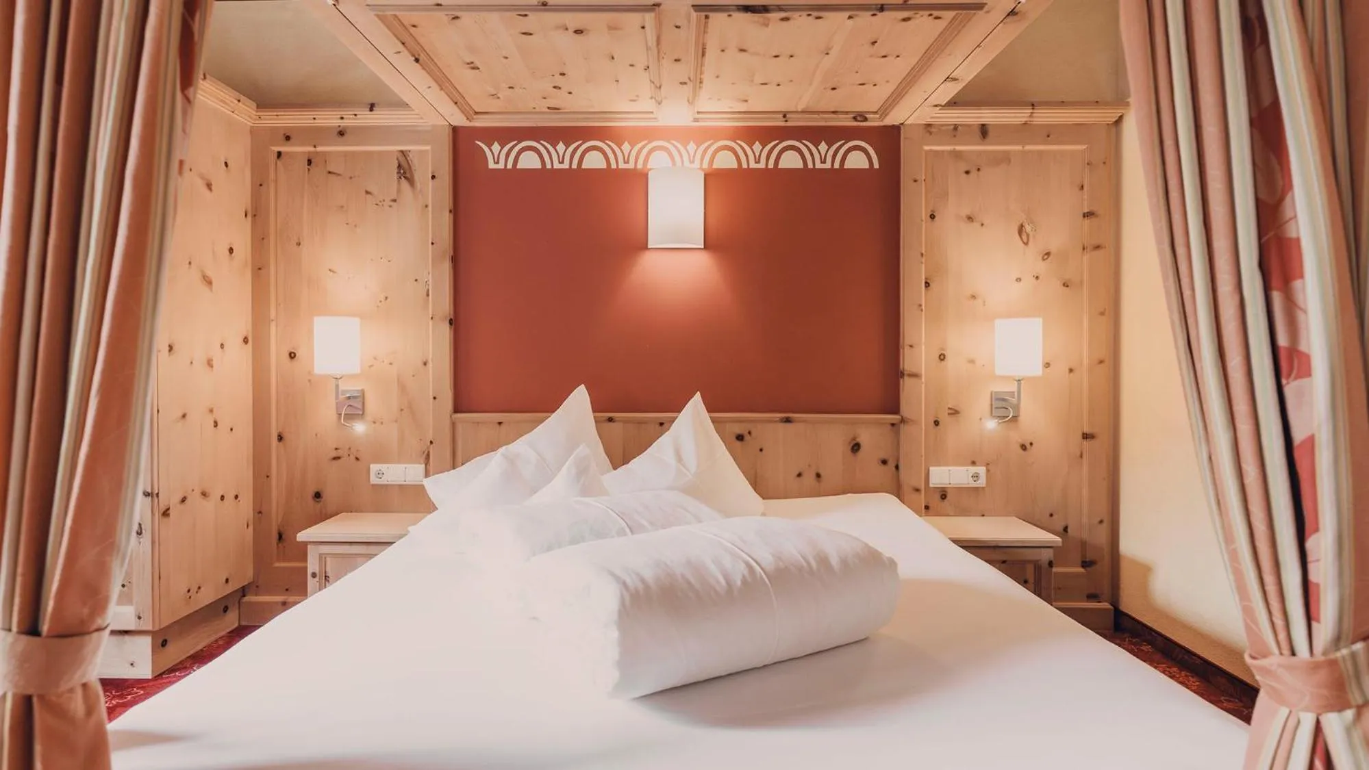 Photo of the whole room, Bed in Hotel Auhof Kappl