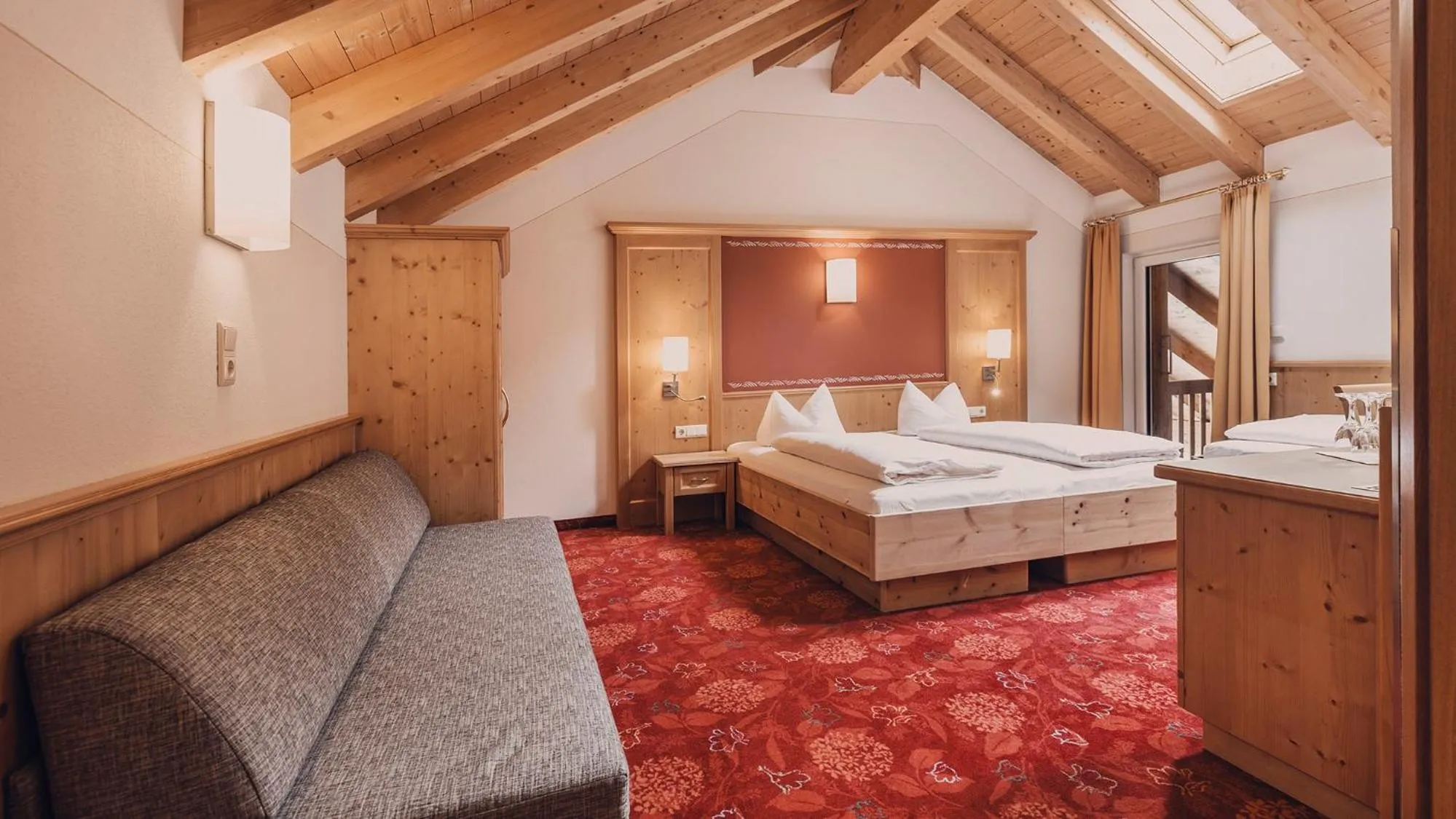 Photo of the whole room, Bed in Hotel Auhof Kappl