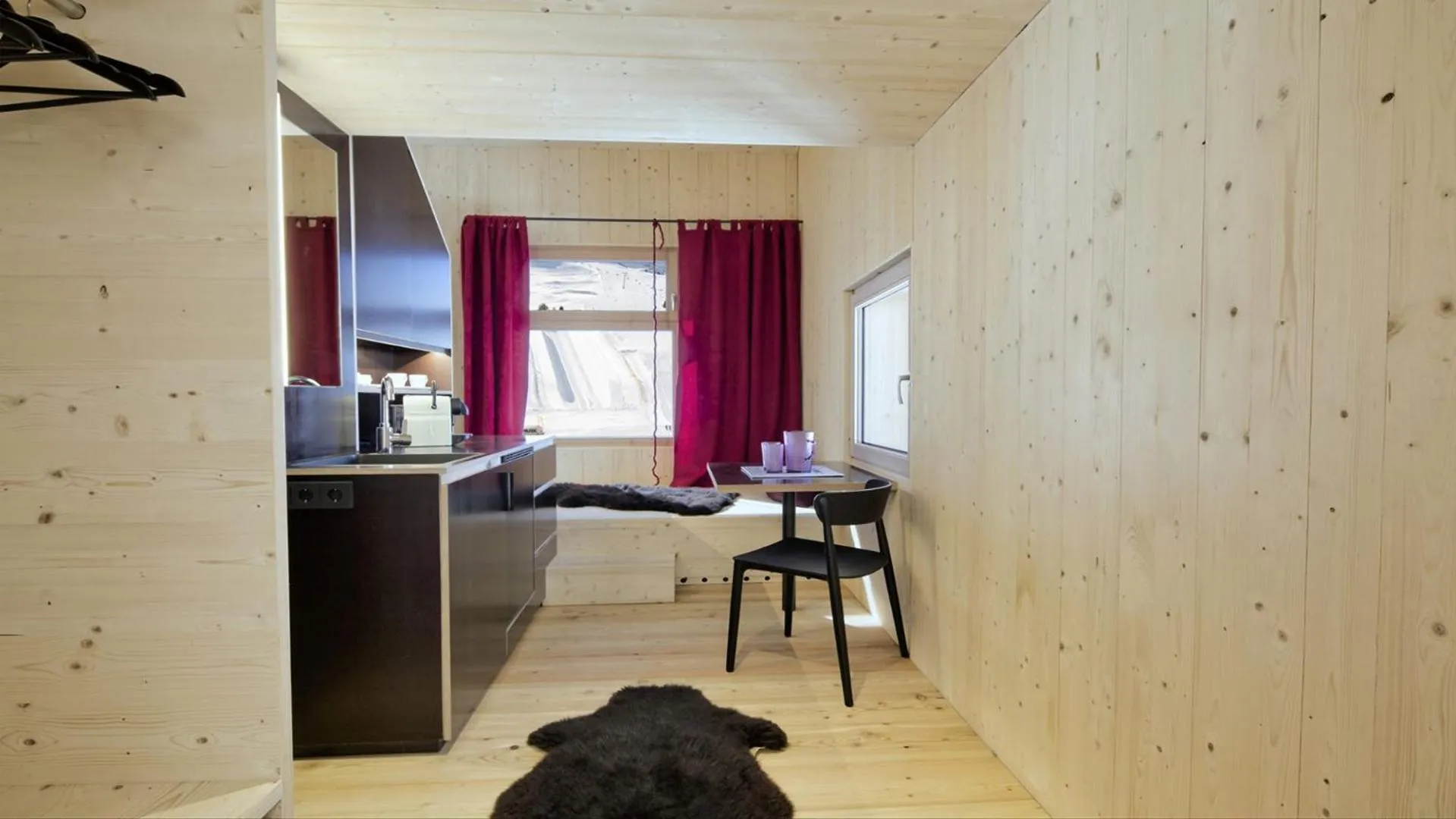 Kitchen or kitchenette, Bed in Hotel Jagdschloss Resort