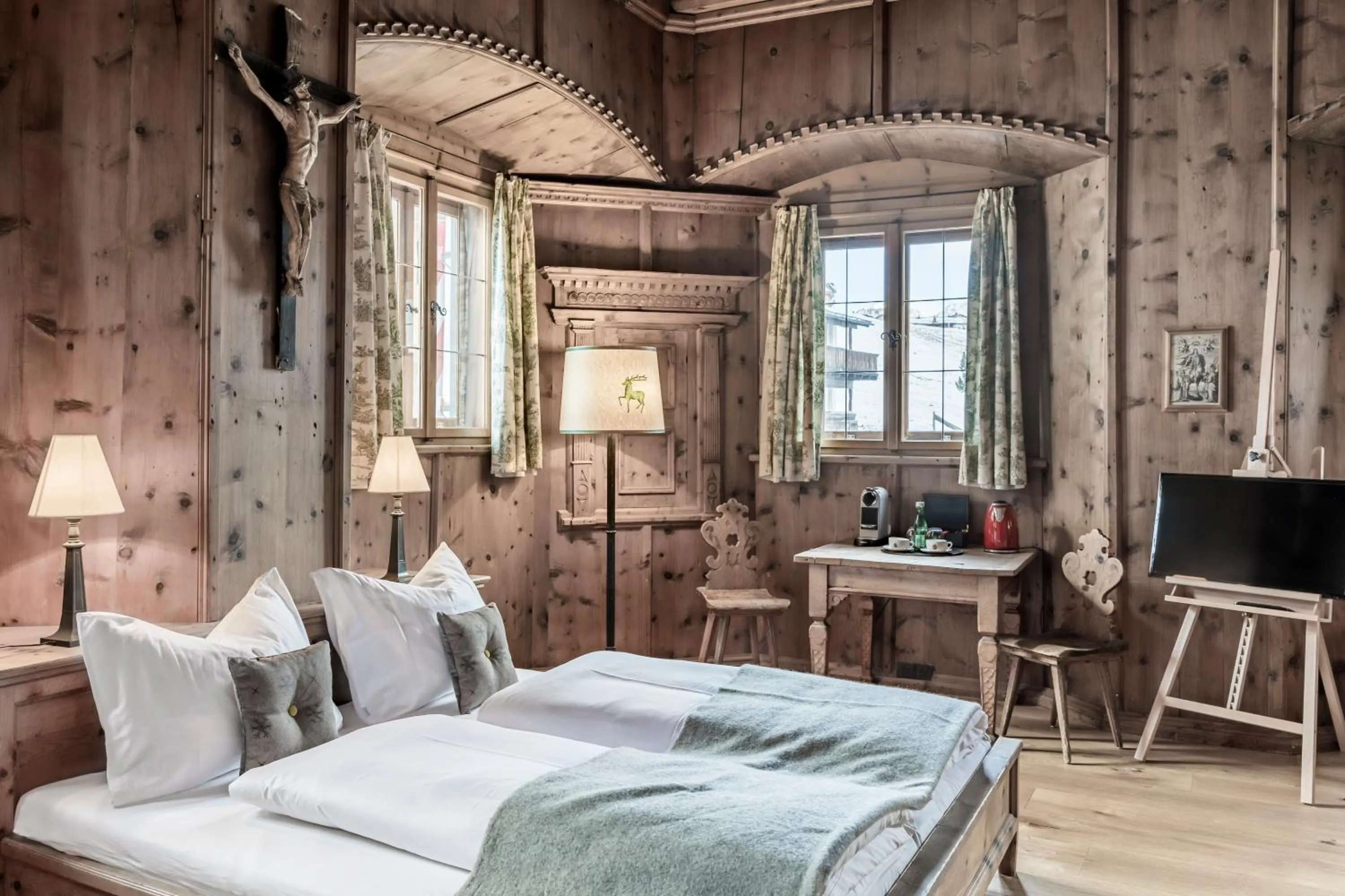 Photo of the whole room, Bed in Hotel Jagdschloss Resort