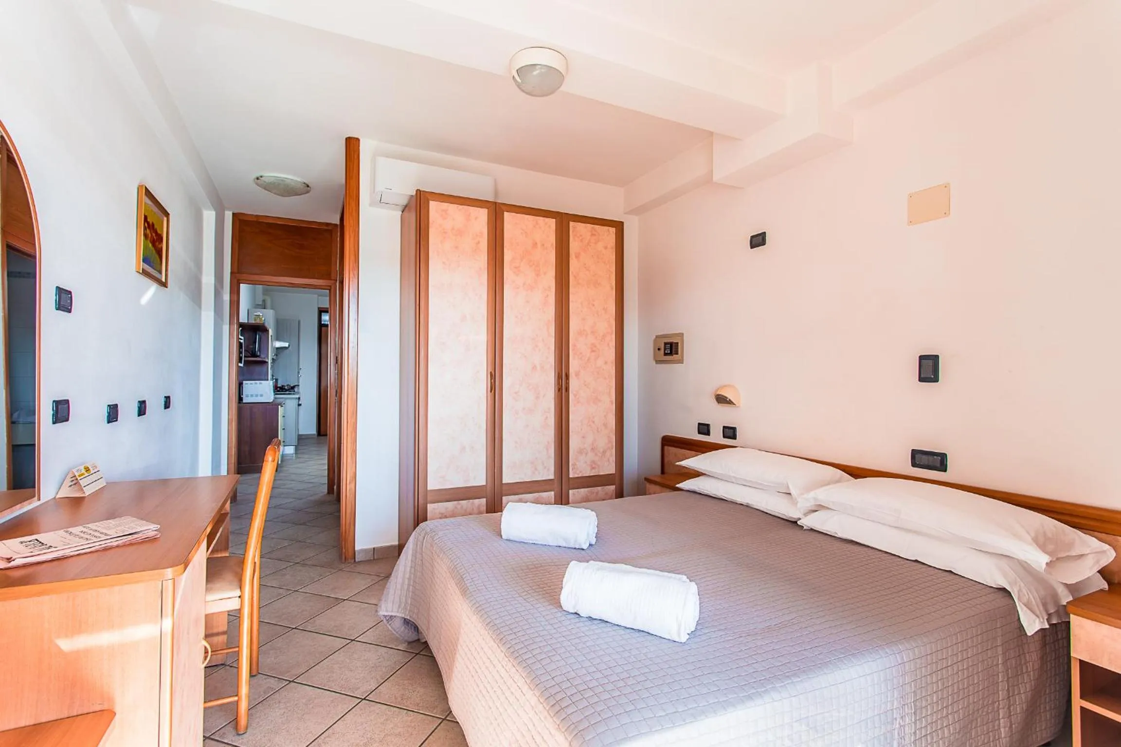 Photo of the whole room, Bed in Hotel residence Jamaica