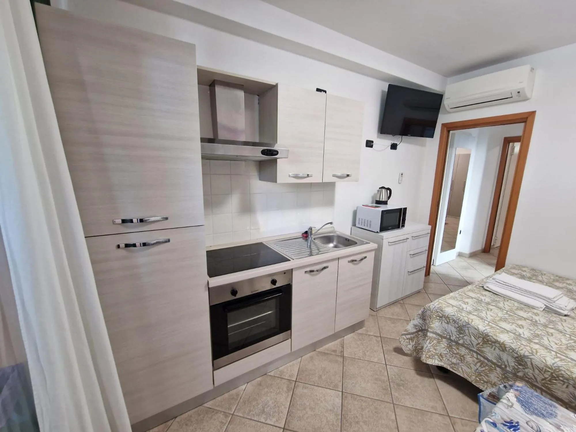 Kitchen or kitchenette, Bed in Hotel residence Jamaica