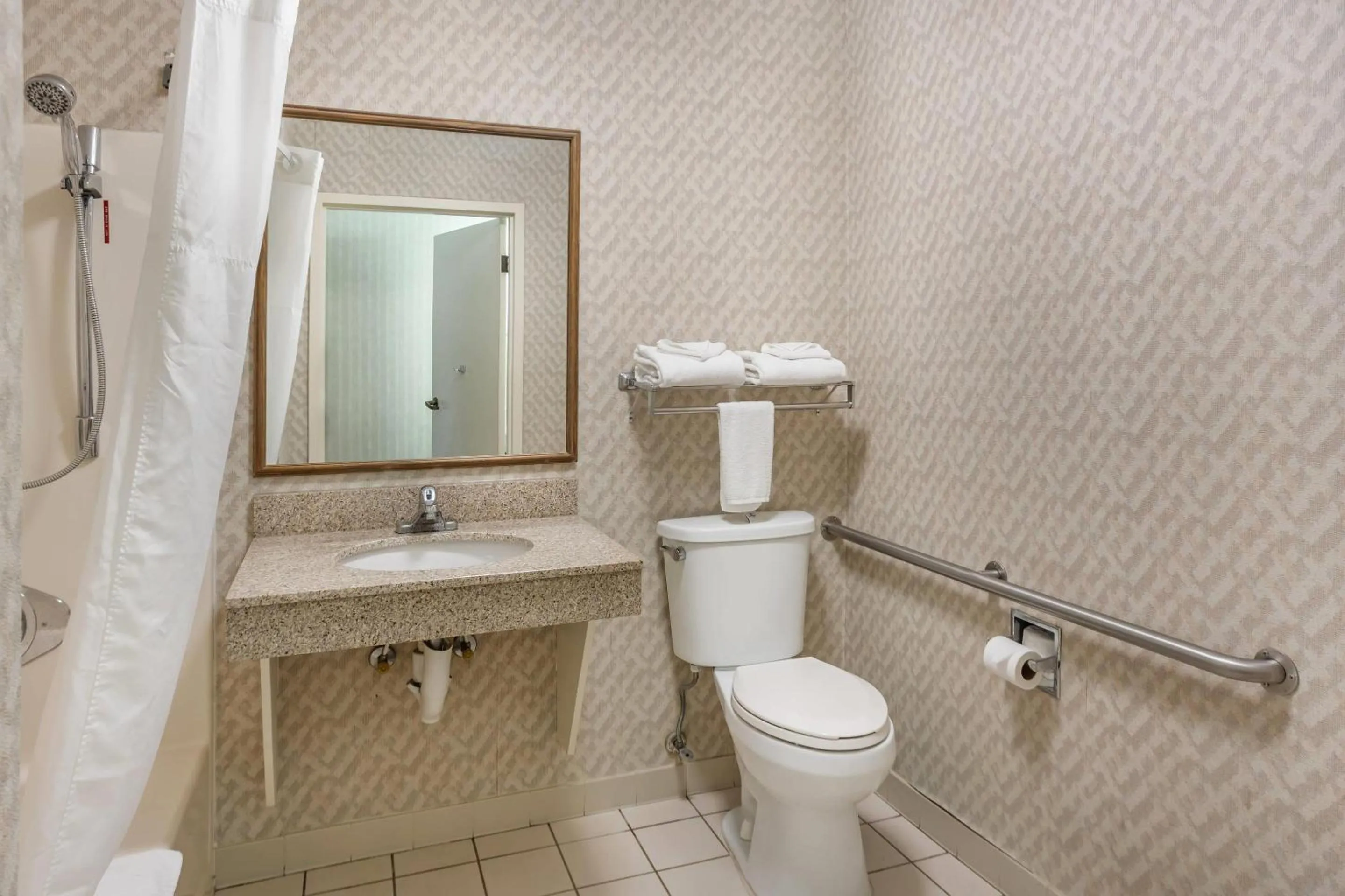 Bedroom in Quality Inn Gettysburg Battlefield