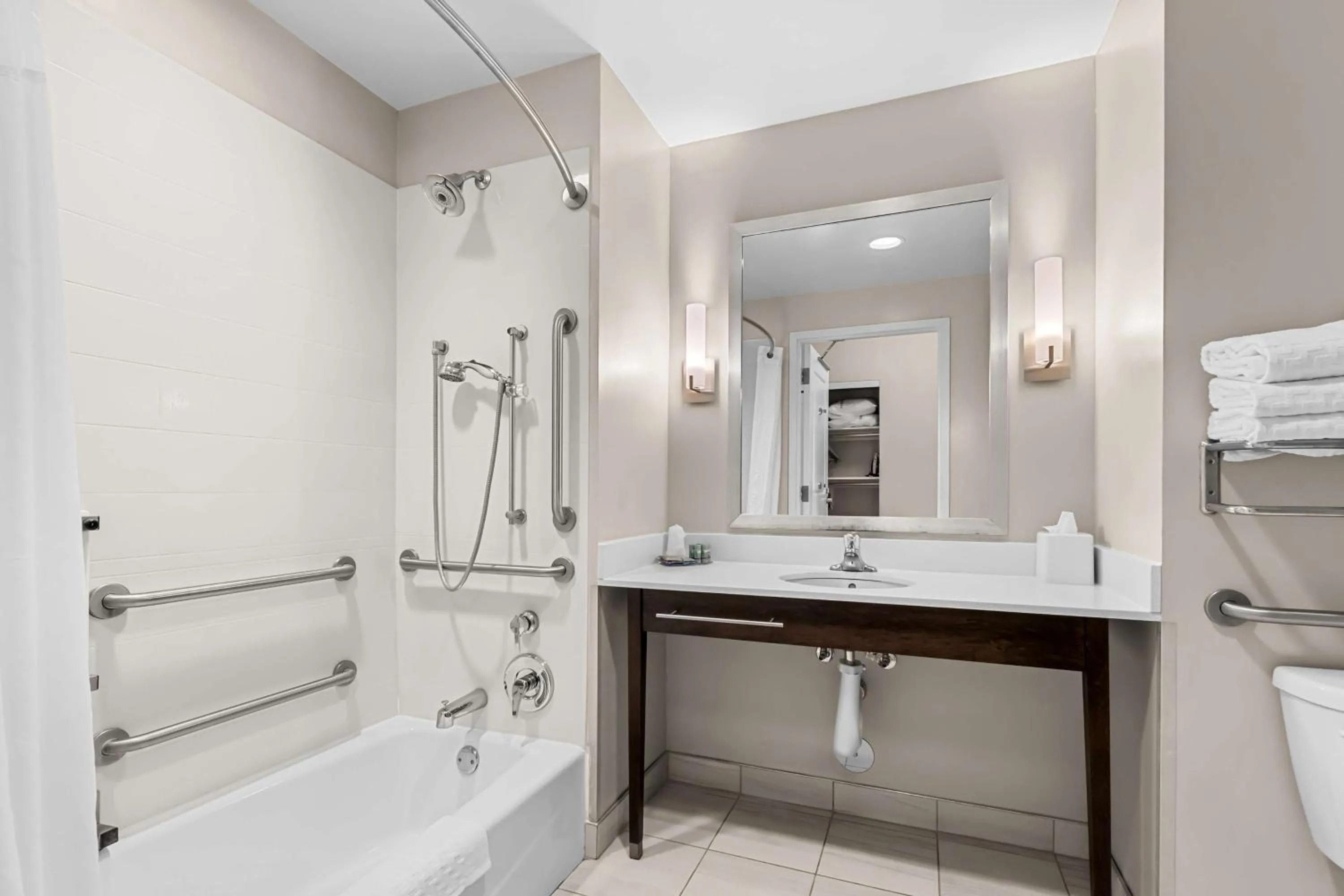 Bathroom in Best Western Gettysburg