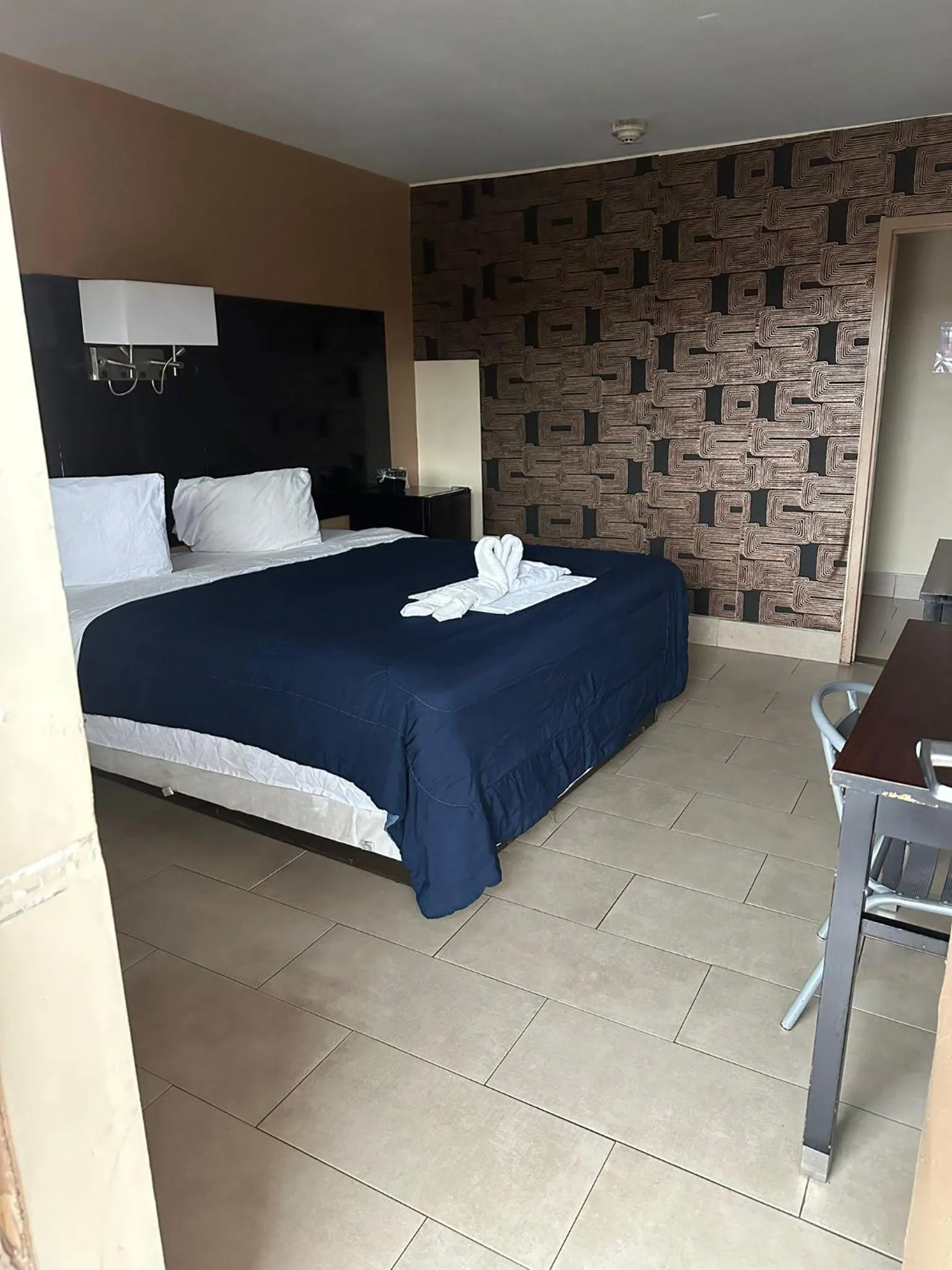 Bed in Circle Motor Lodge