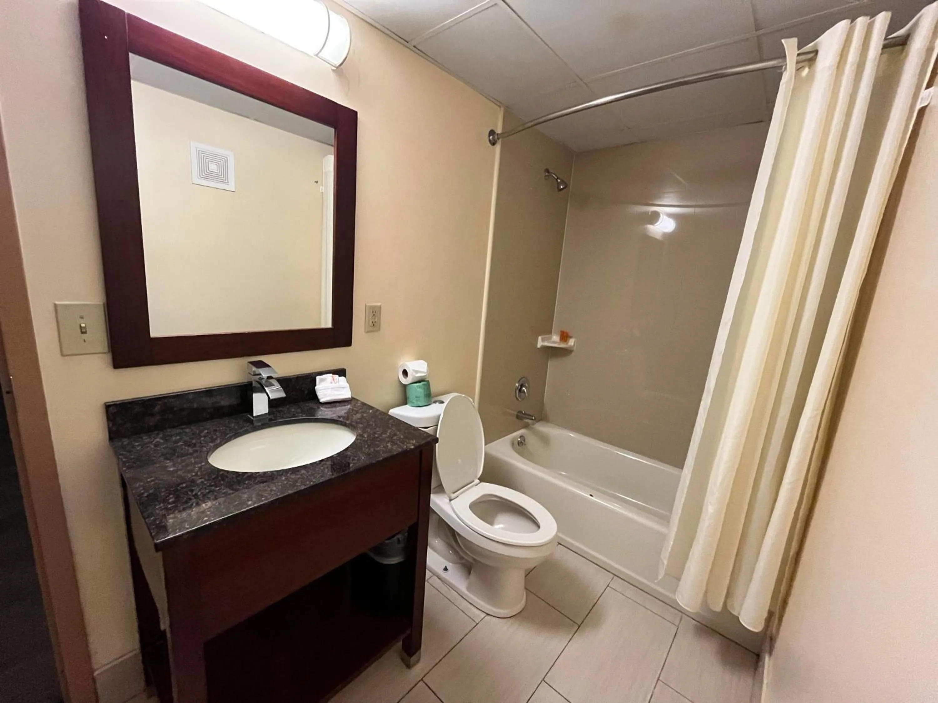 Bathroom in Circle Motor Lodge