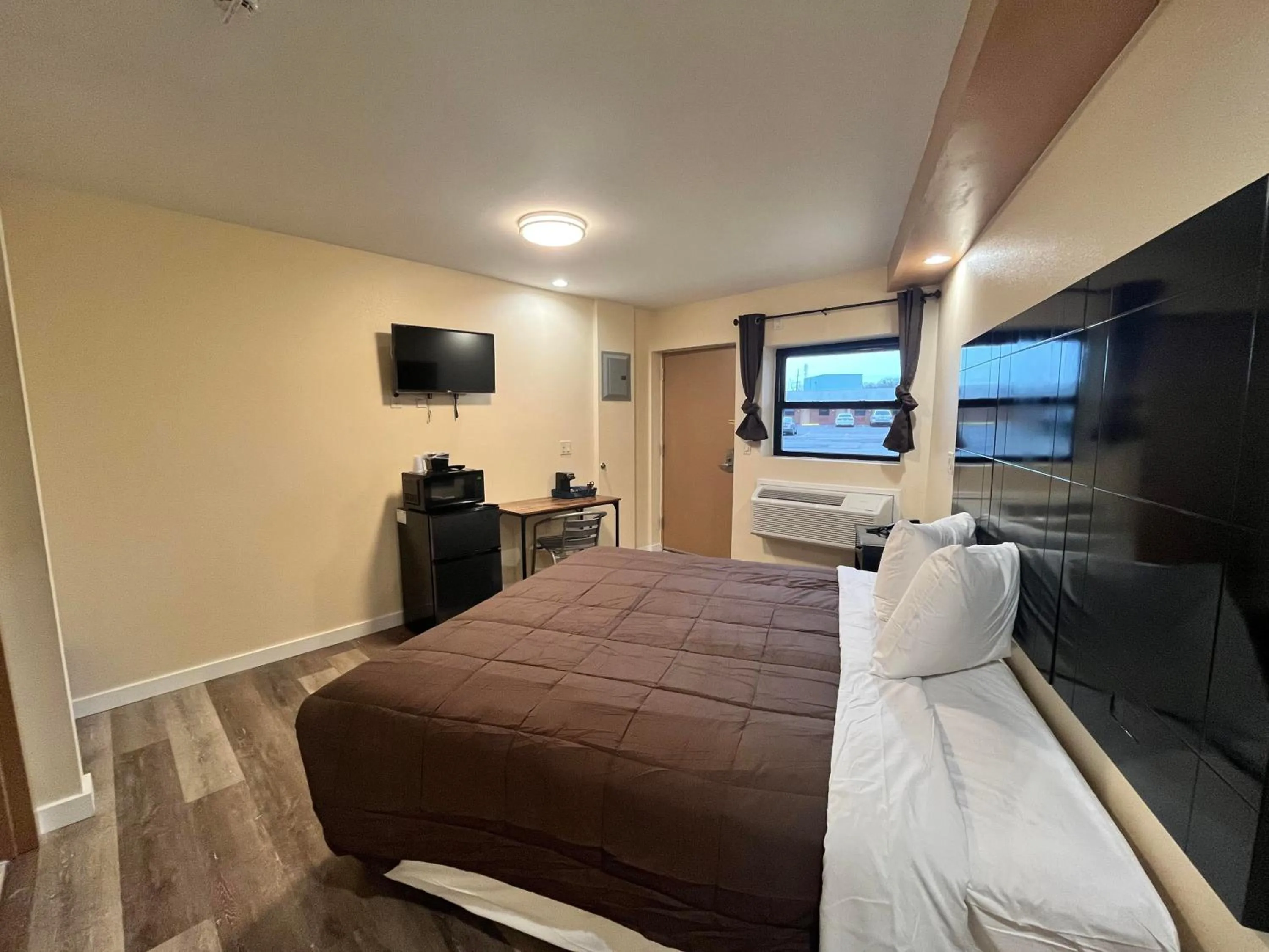 Bed in Circle Motor Lodge