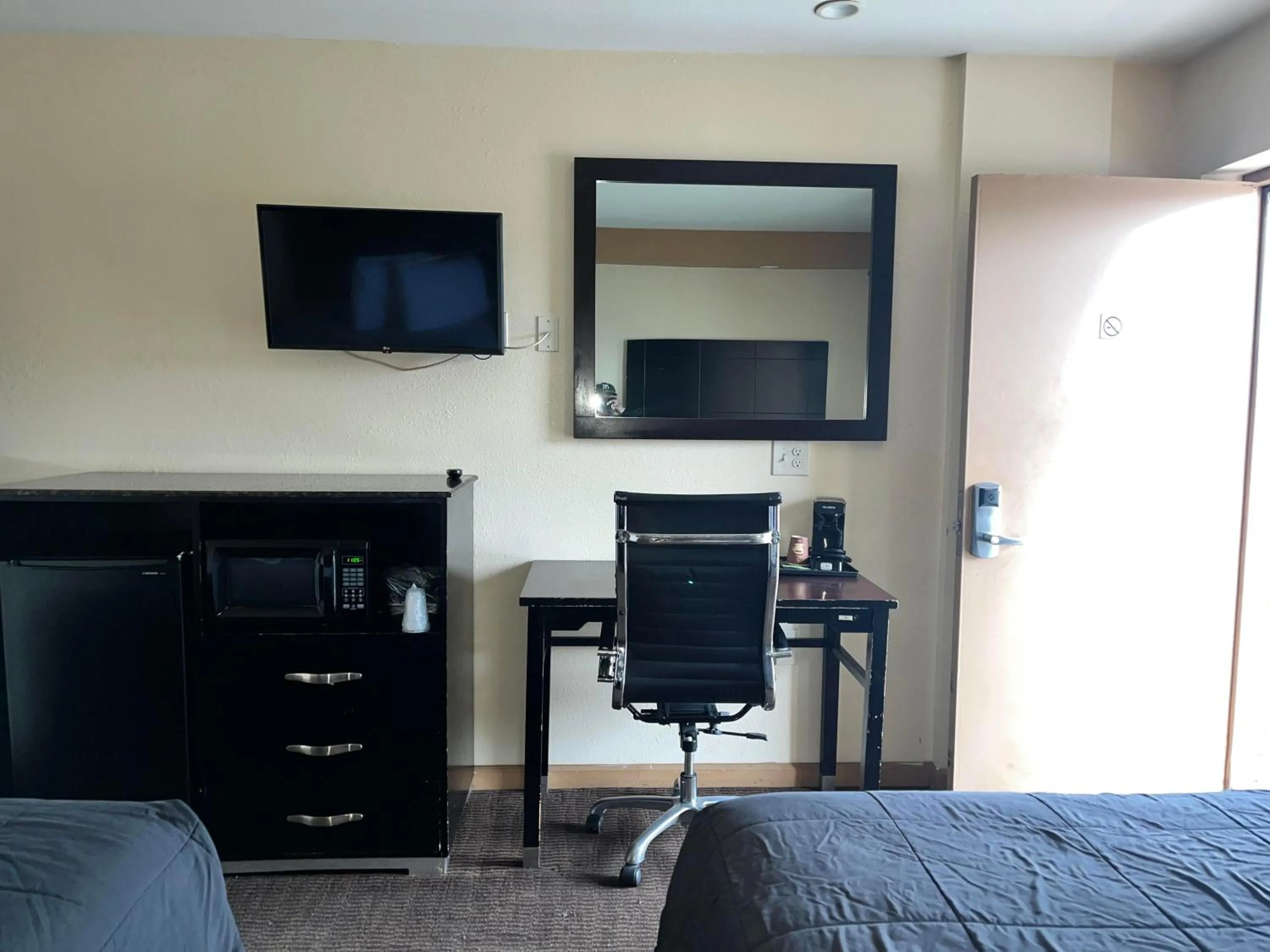 hair dresser in Circle Motor Lodge