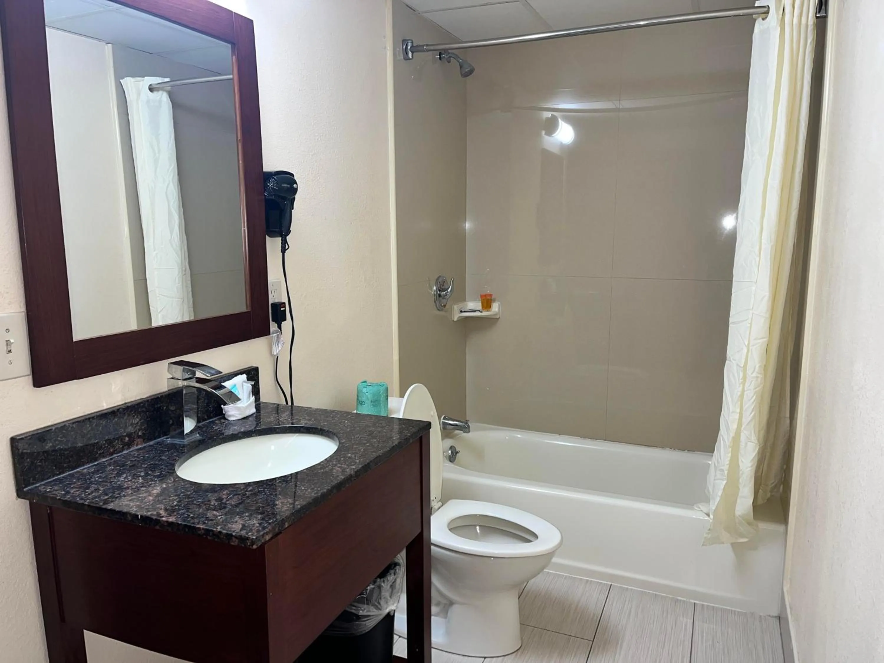 Bathroom in Circle Motor Lodge