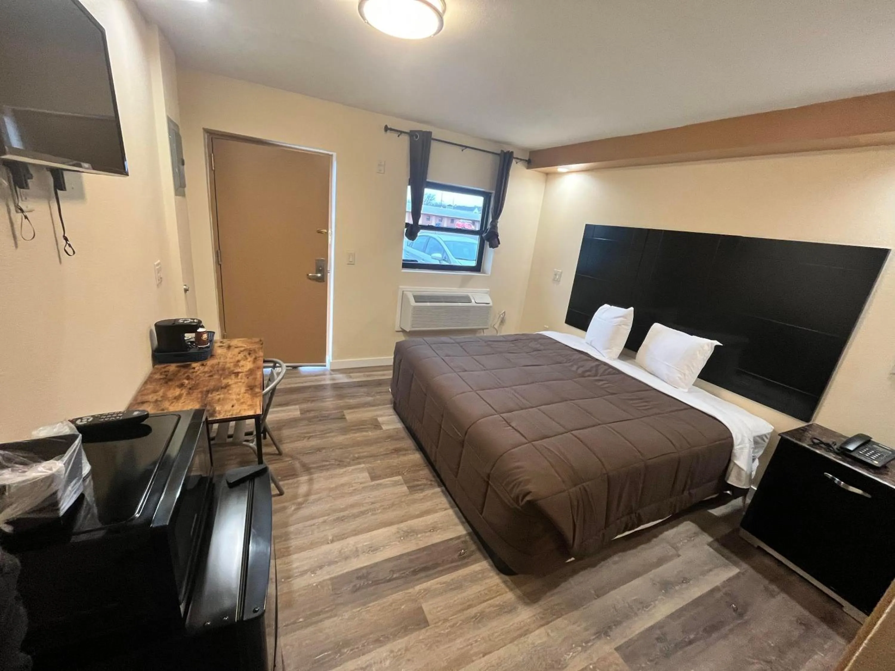 Bed in Circle Motor Lodge