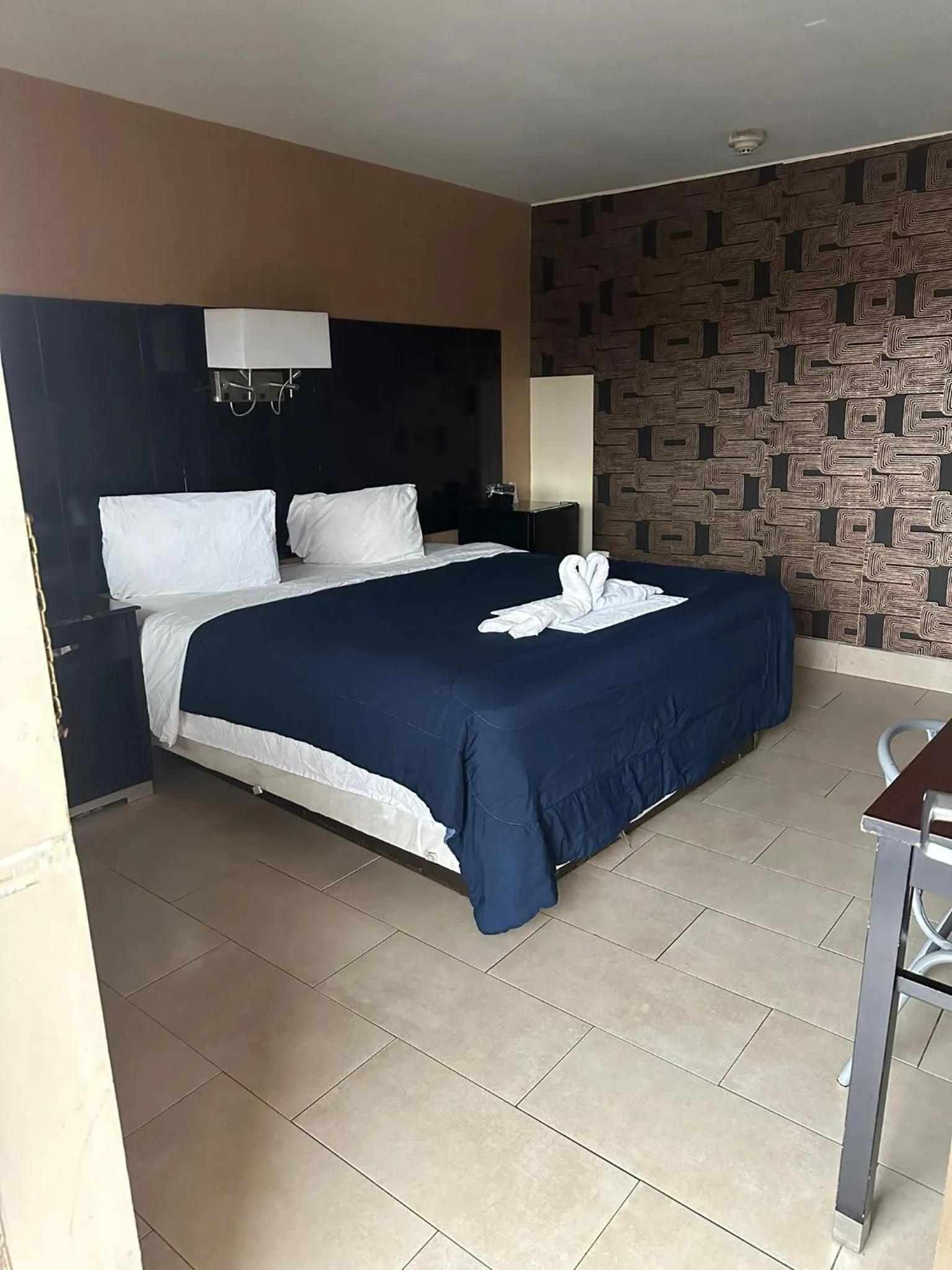 Bed in Circle Motor Lodge