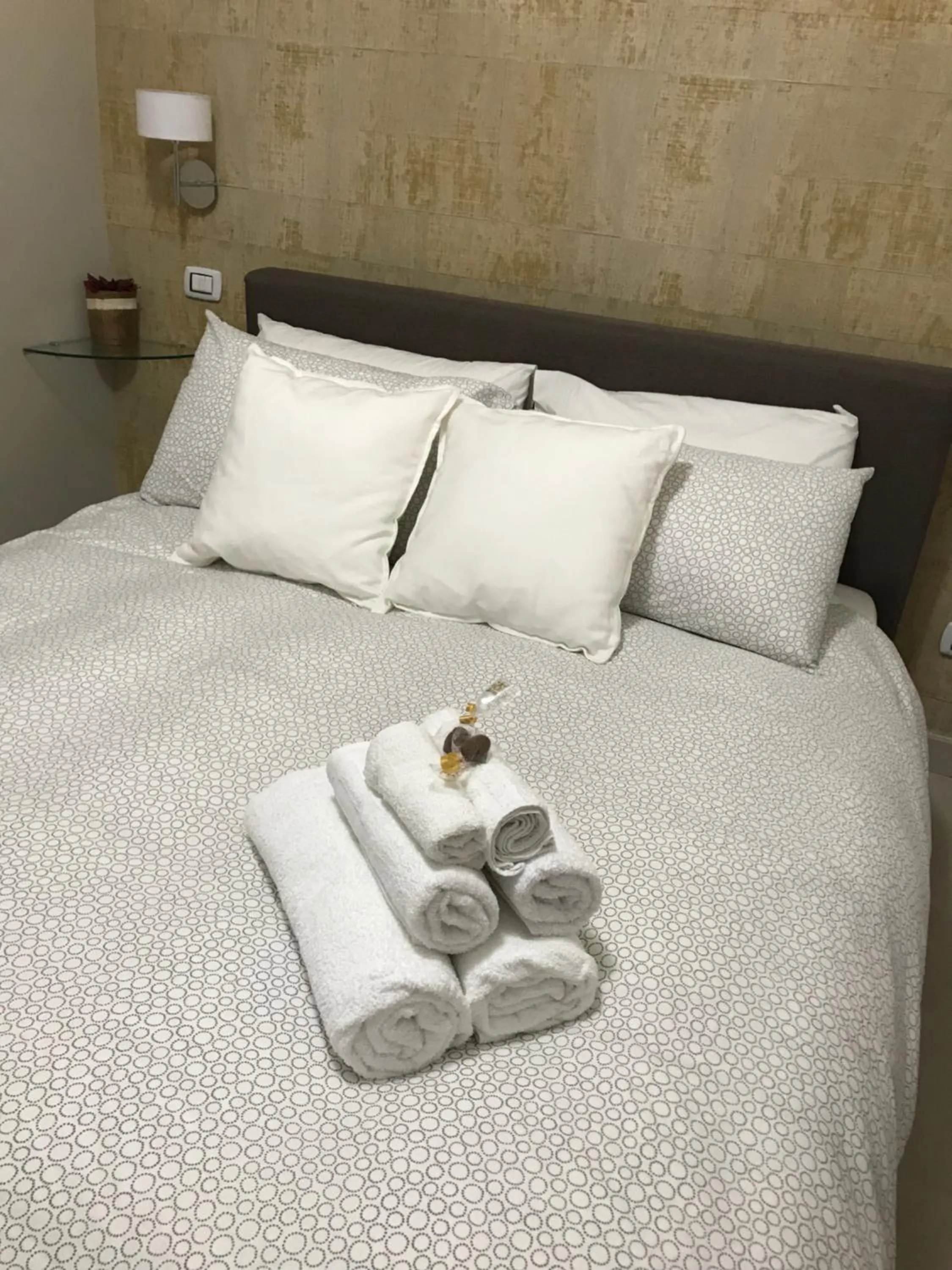 Bed in Terrazza Aragon Room and SPA