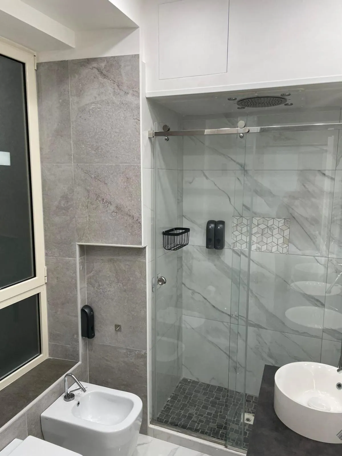 Shower in Terrazza Aragon Room and SPA