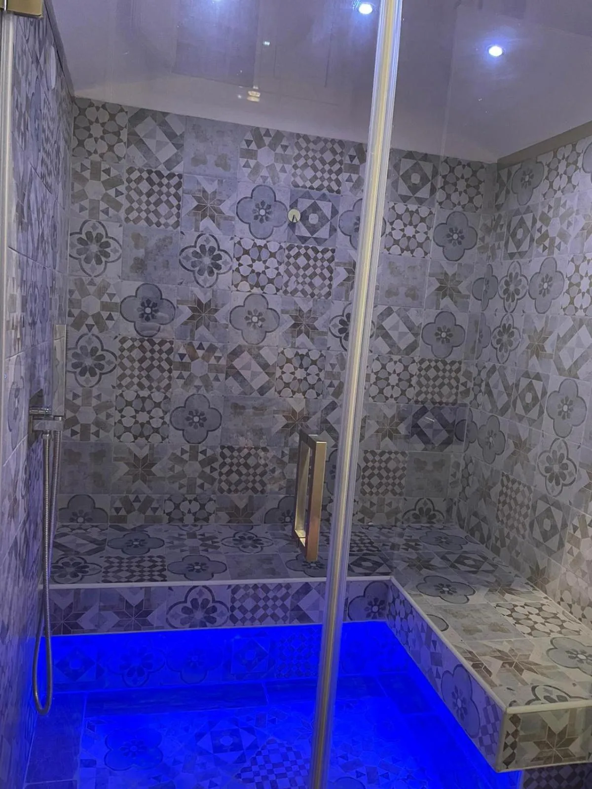 Steam room in Terrazza Aragon Room and SPA