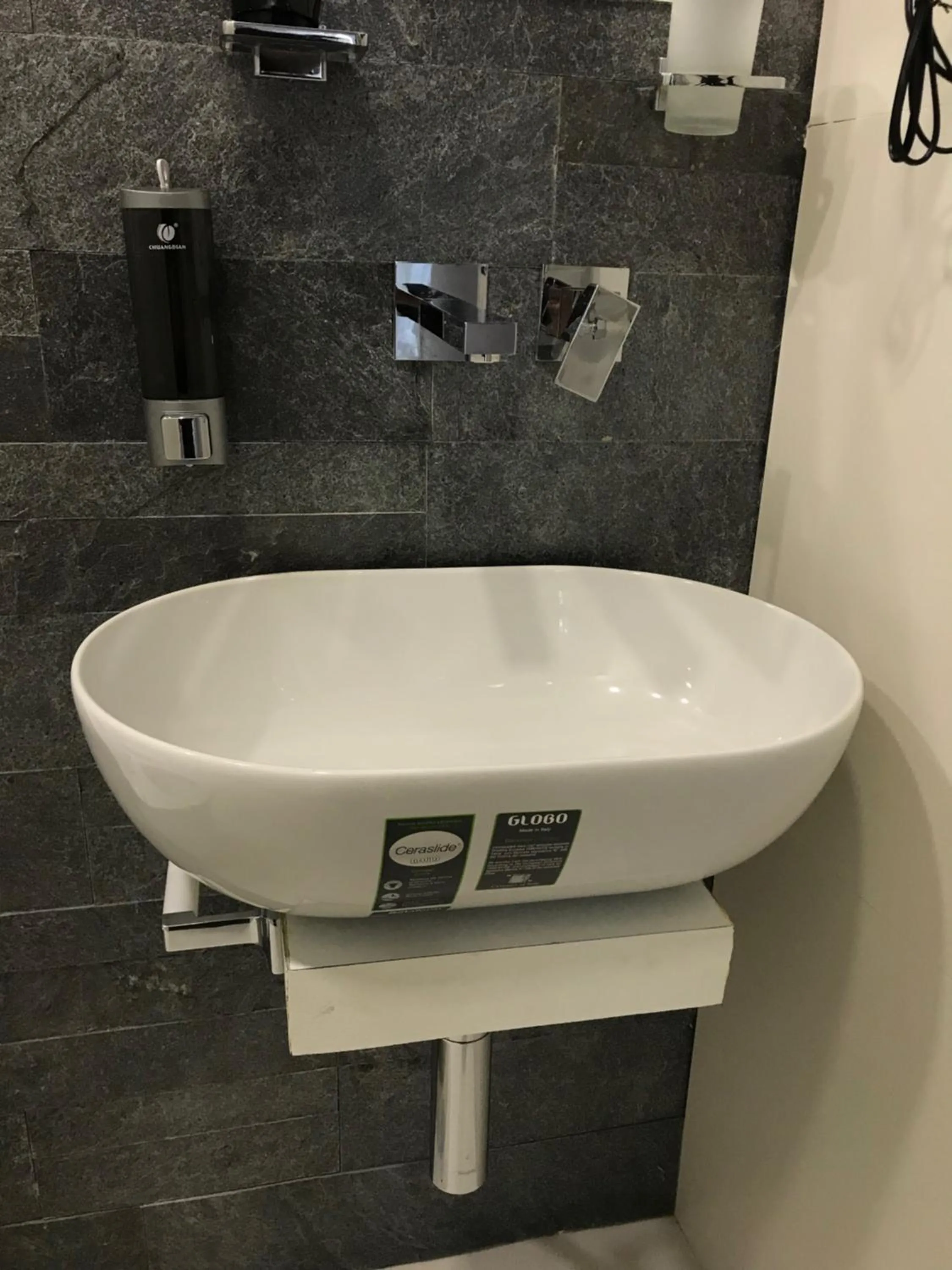 Bathroom in Terrazza Aragon Room and SPA