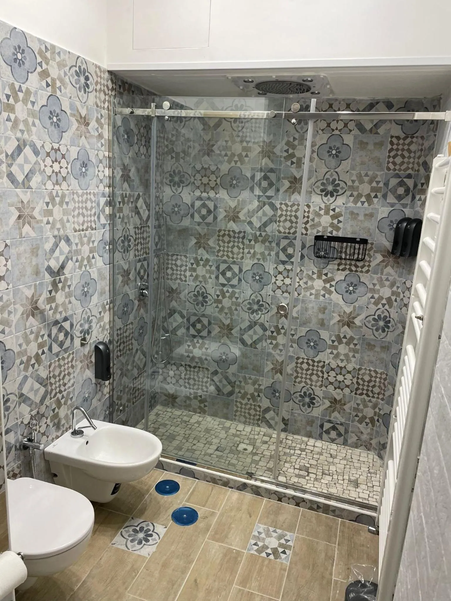 Shower in Terrazza Aragon Room and SPA