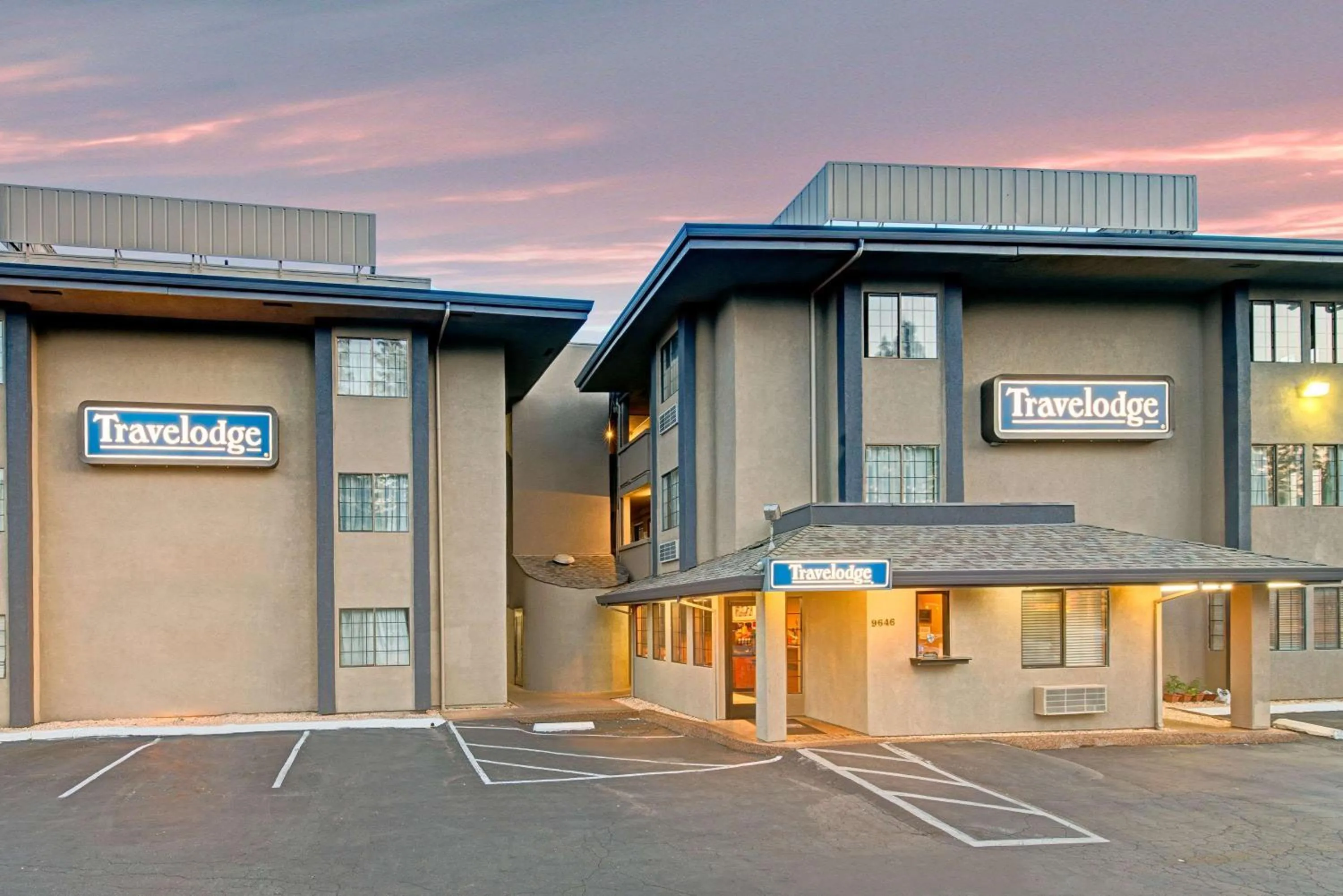 Property building in Travelodge by Wyndham Sacramento / Rancho Cordova