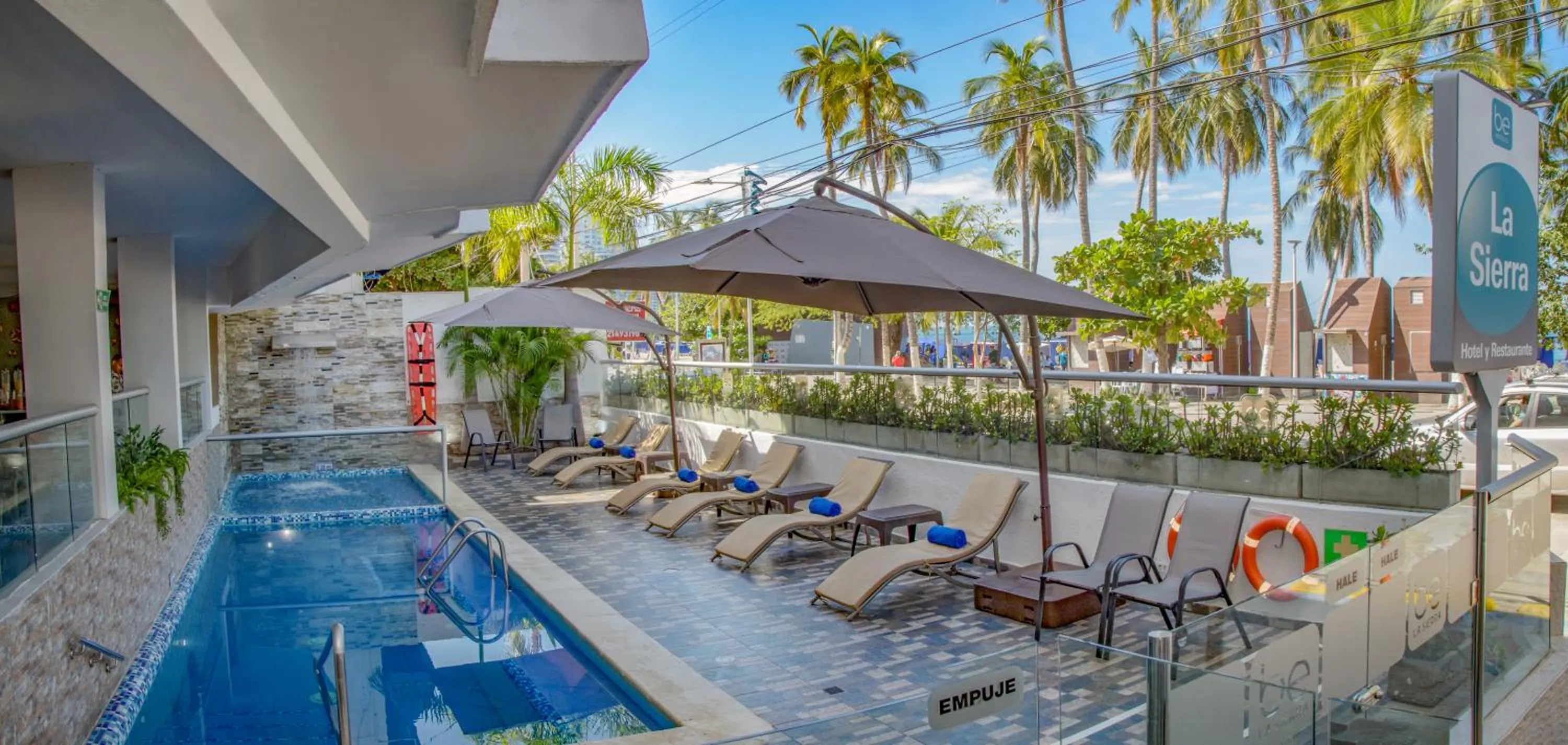 Swimming pool in Hotel Be La Sierra