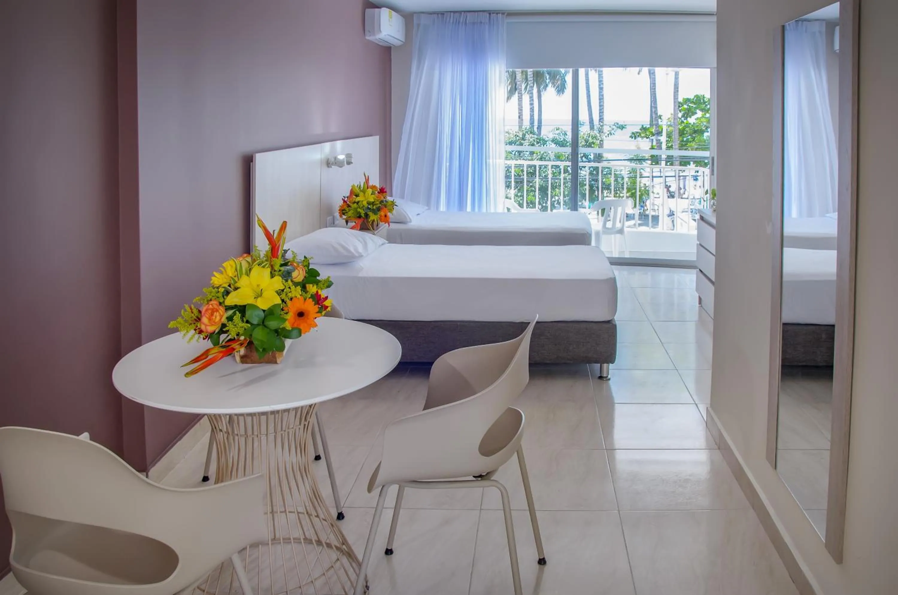 Dining area, Bed in Hotel Be La Sierra