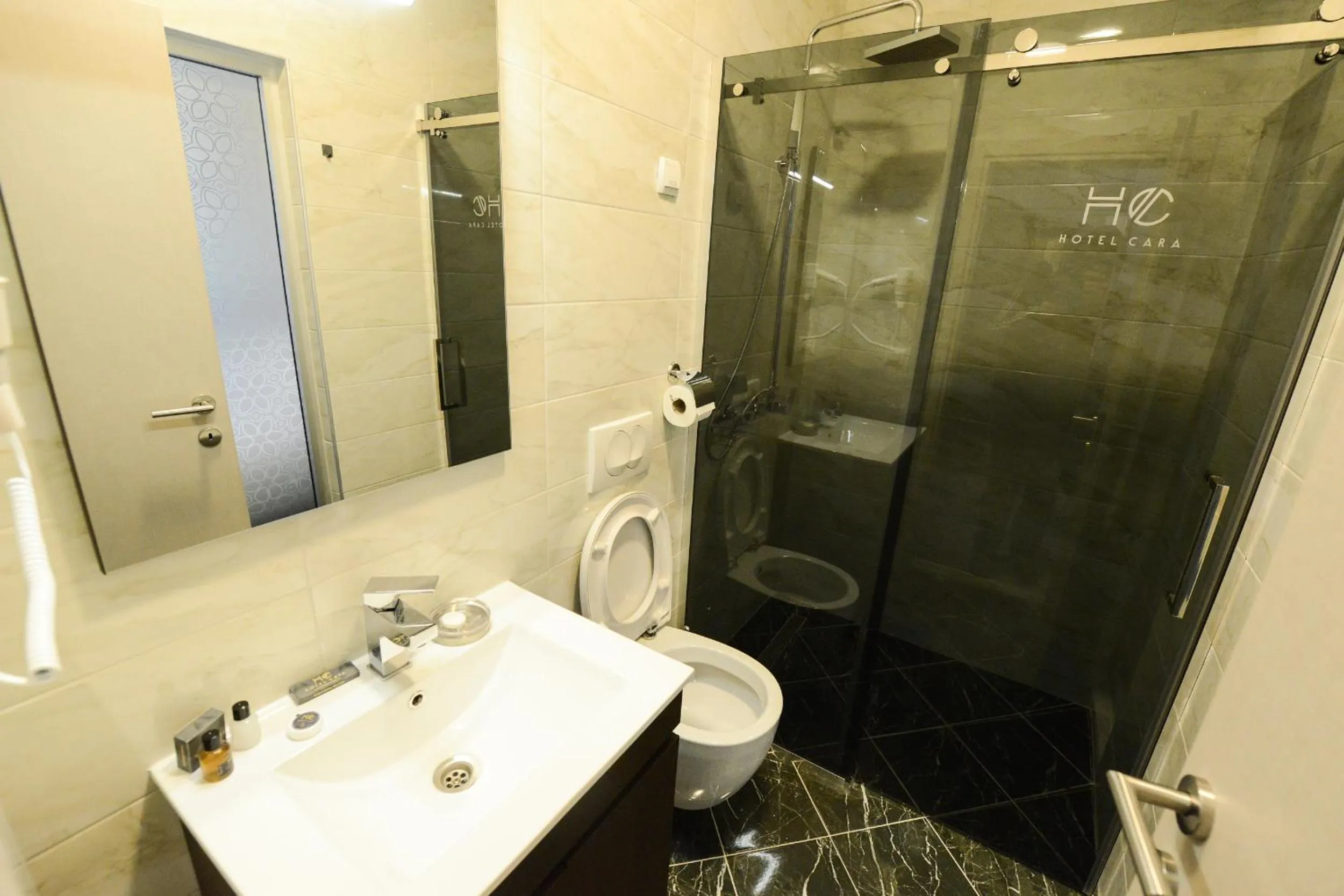 Shower in Hotel Cara 28