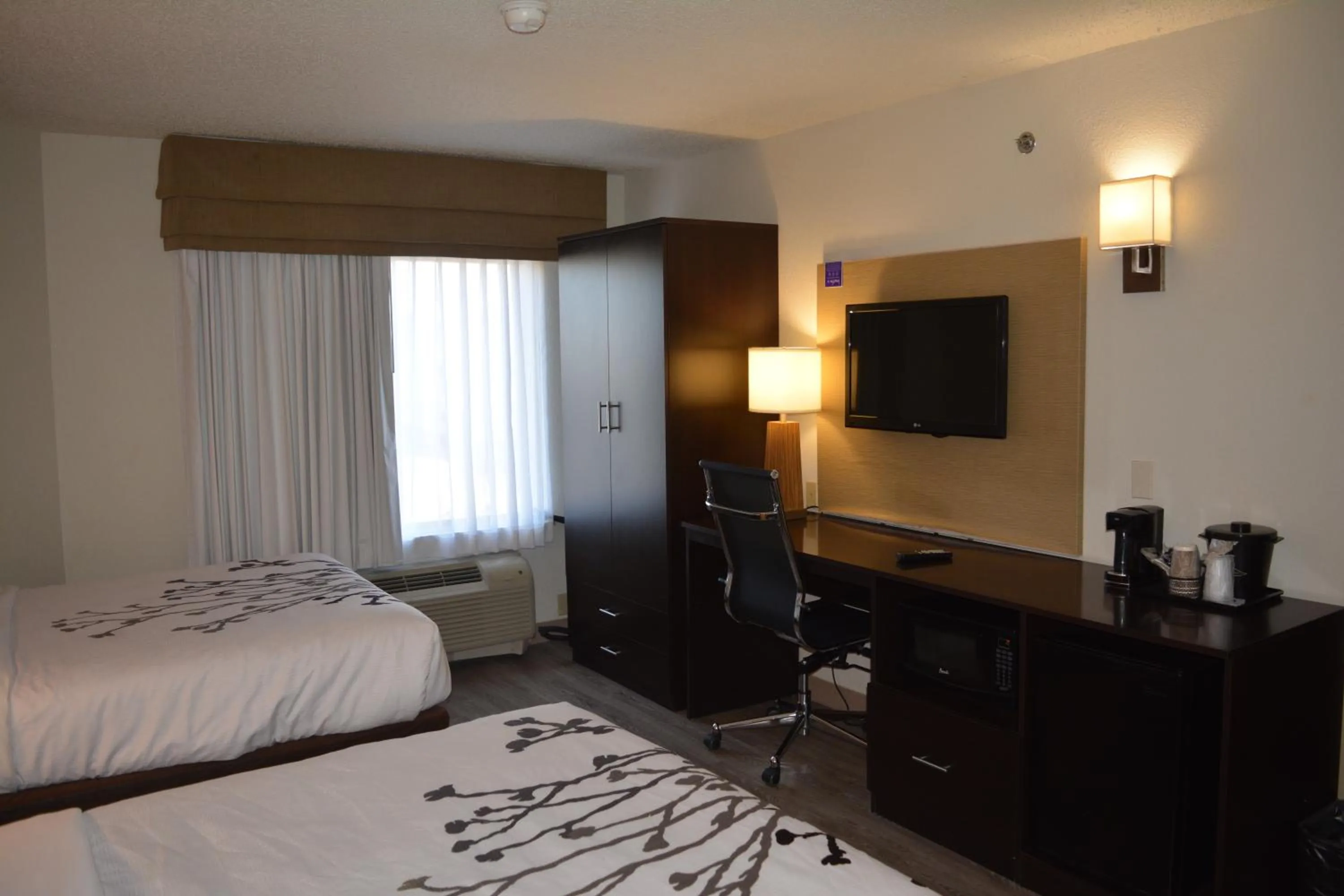 Bed in Sleep Inn Arlington Near Six Flags