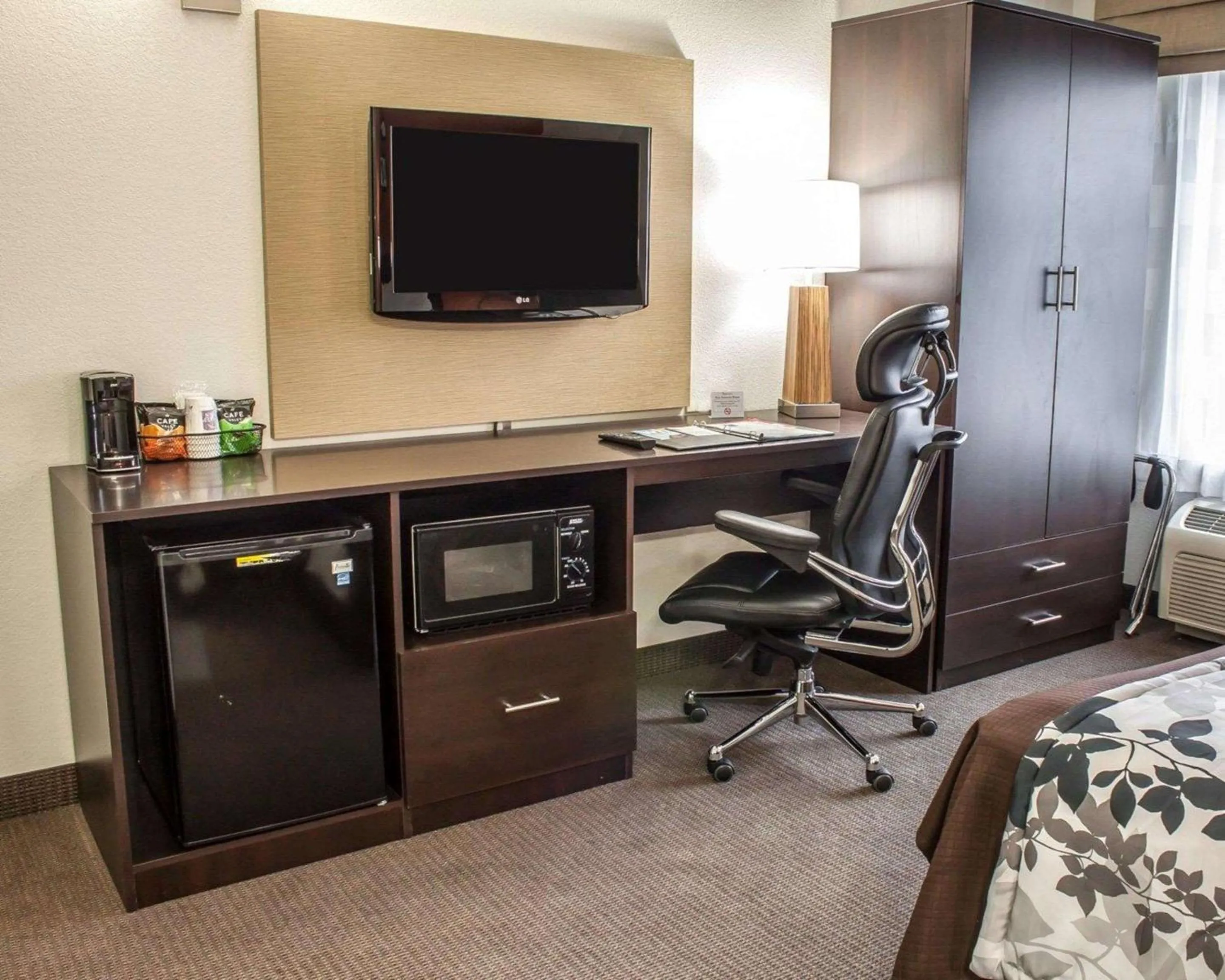 Photo of the whole room in Sleep Inn Arlington Near Six Flags