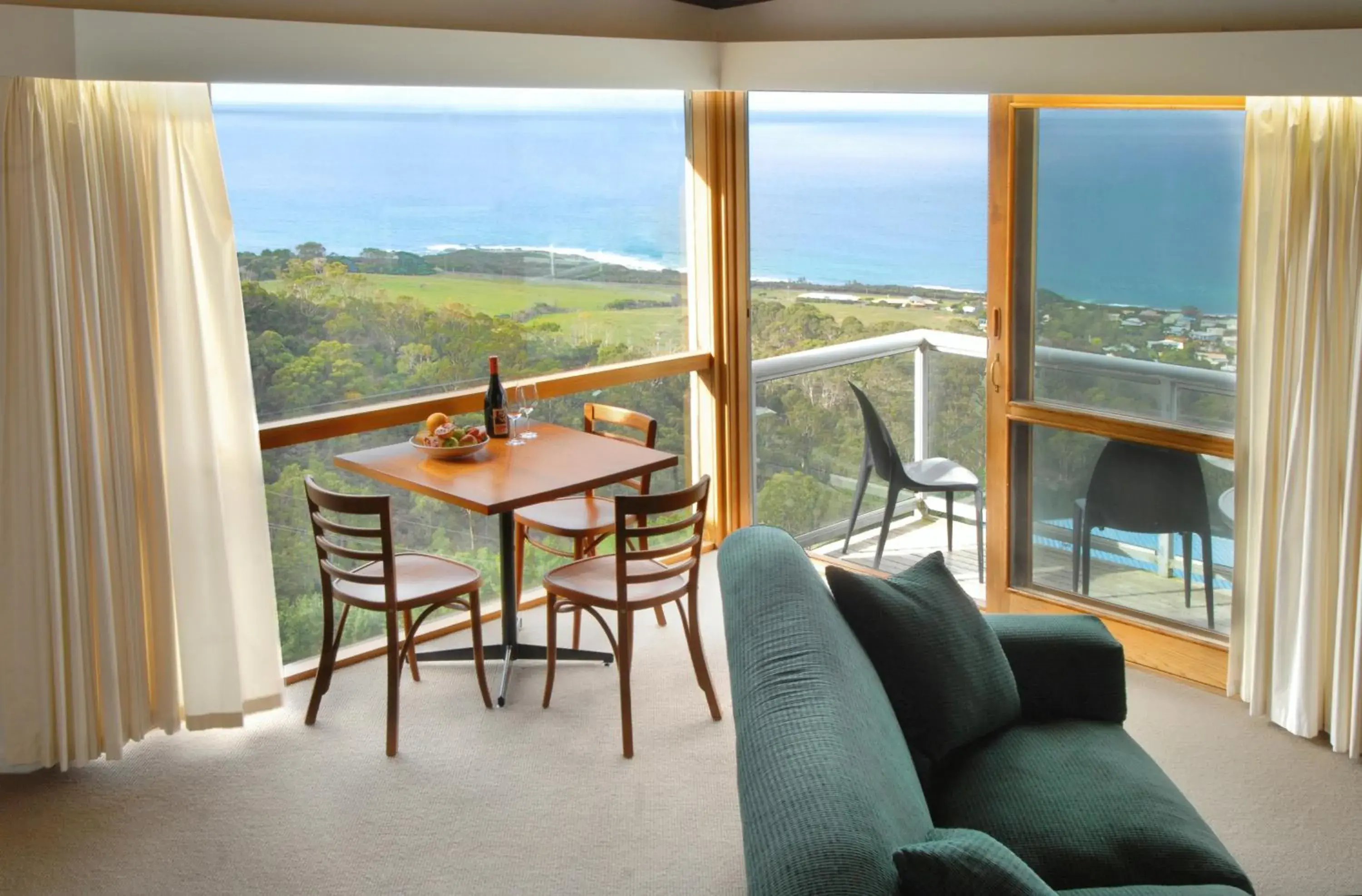 Two-Bedroom Villa in Chris's Beacon Point Restaurant & Villas Two-Bedroom Villa in Chris's Beacon Point Restaurant & Villas