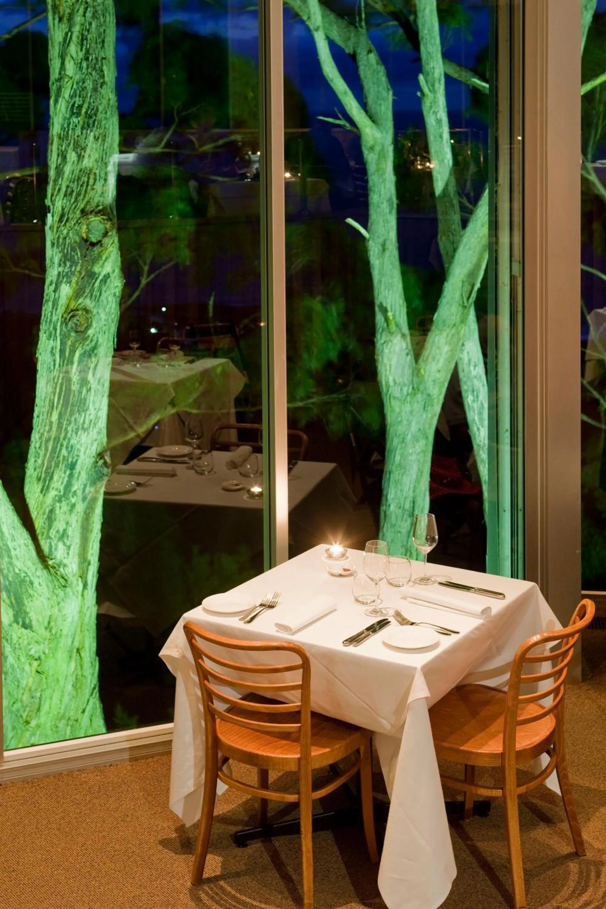 Restaurant/places to eat in Chris's Beacon Point Restaurant & Villas