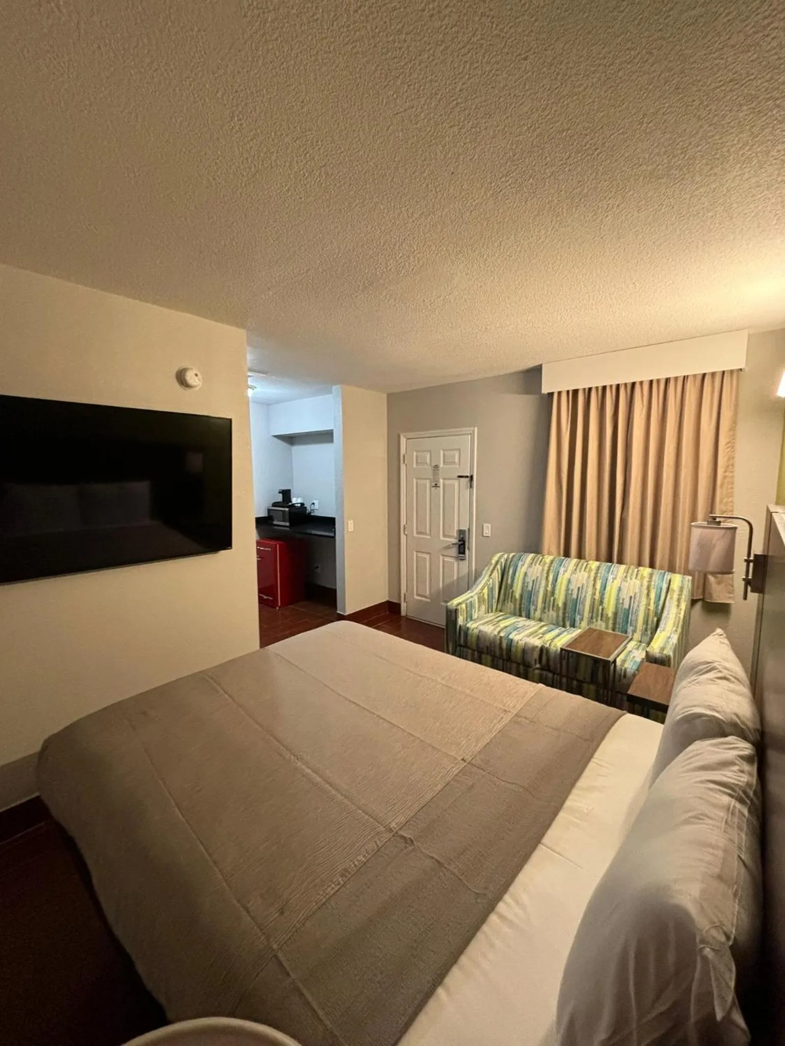 Communal lounge/ TV room, Bed in Travelodge by Wyndham Hotel & Cottages St Augustine - Historic