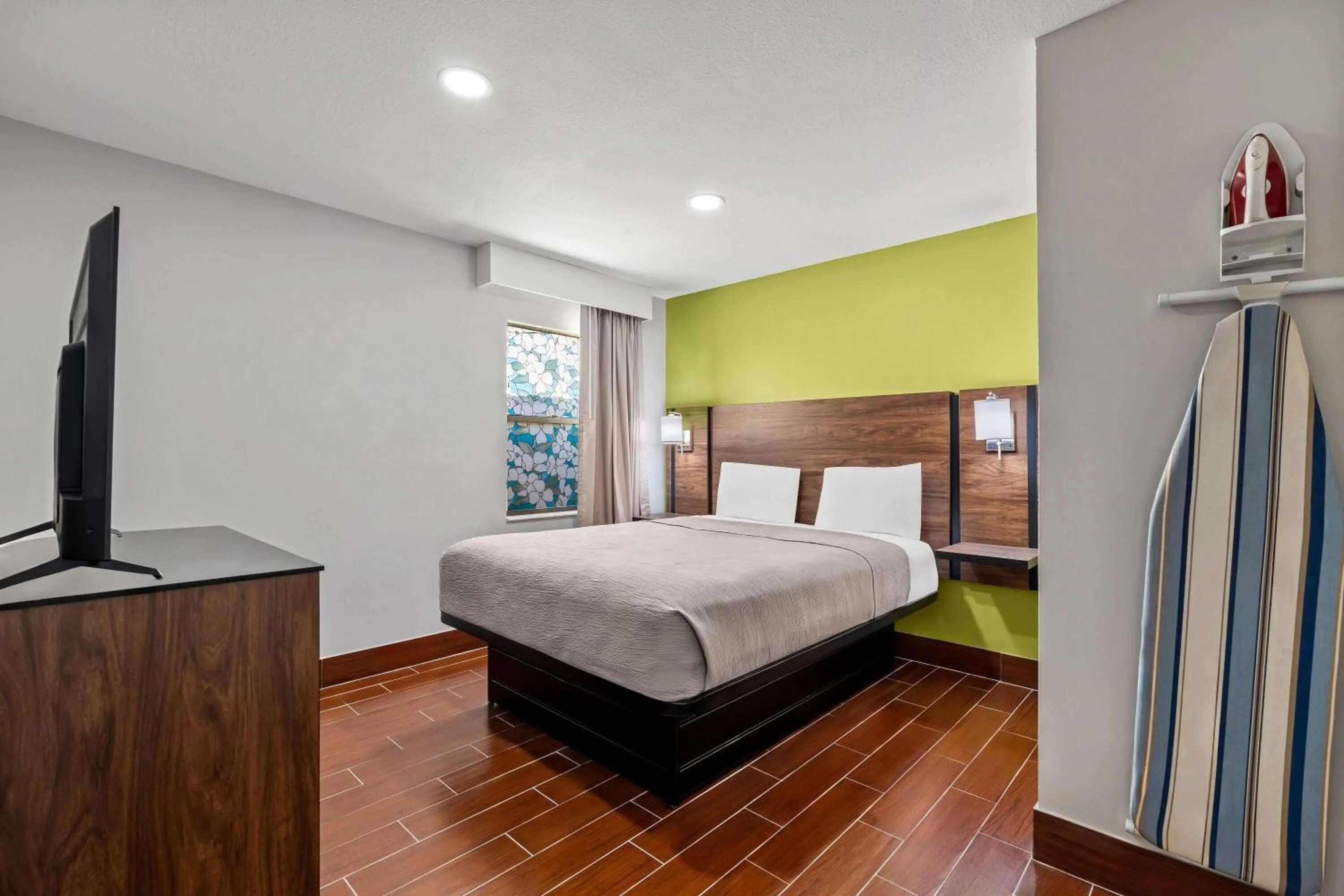 Photo of the whole room, Bed in Travelodge by Wyndham Hotel & Cottages St Augustine - Historic