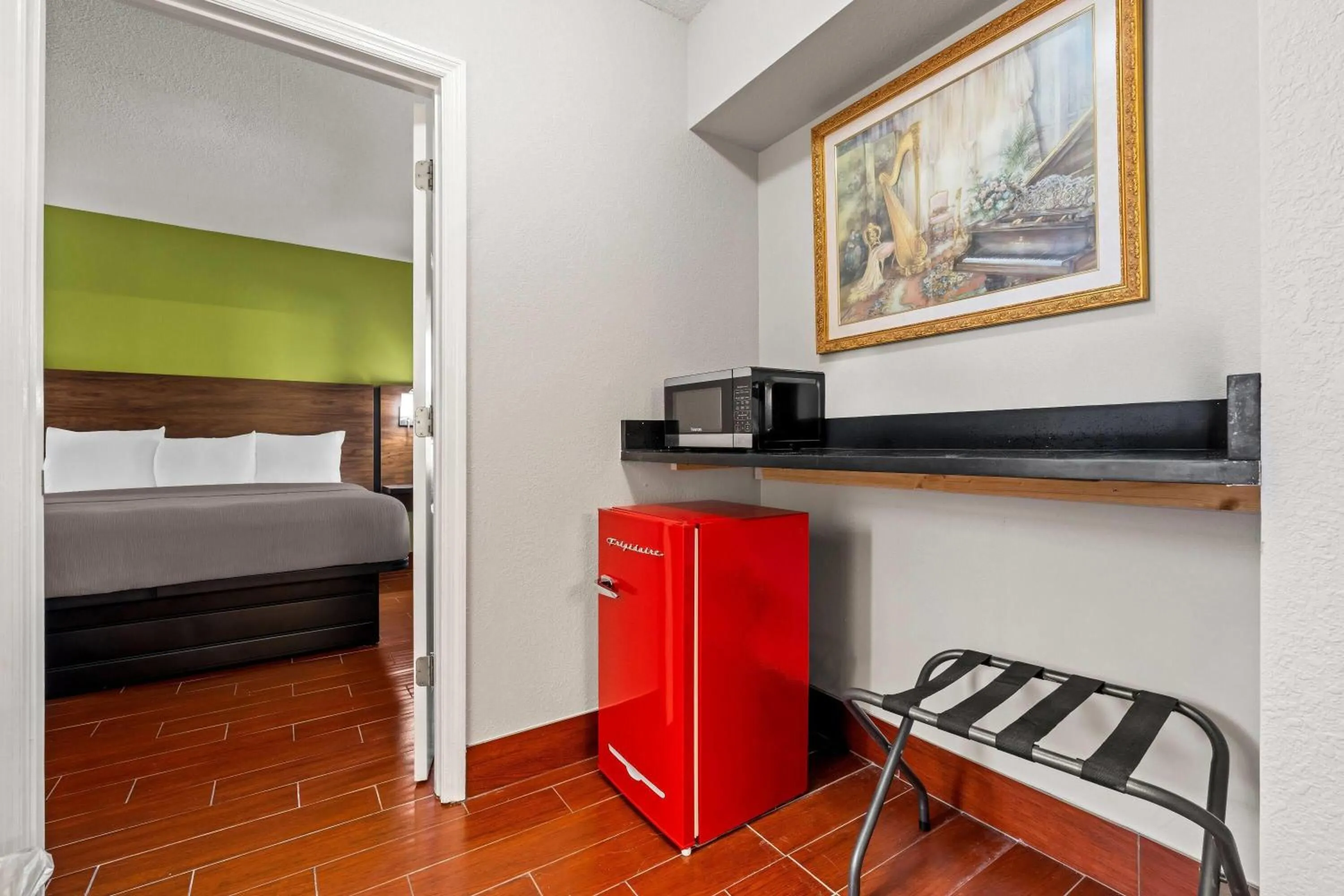 Photo of the whole room, Bed in Travelodge by Wyndham Hotel & Cottages St Augustine - Historic