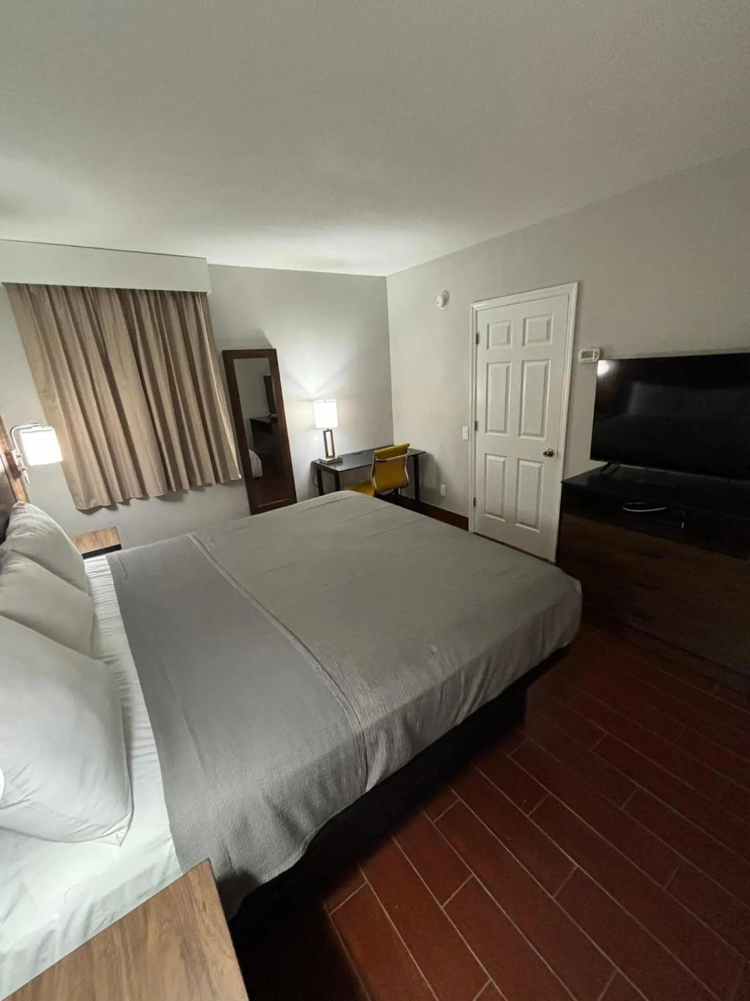 Bedroom, Bed in Travelodge by Wyndham Hotel & Cottages St Augustine - Historic